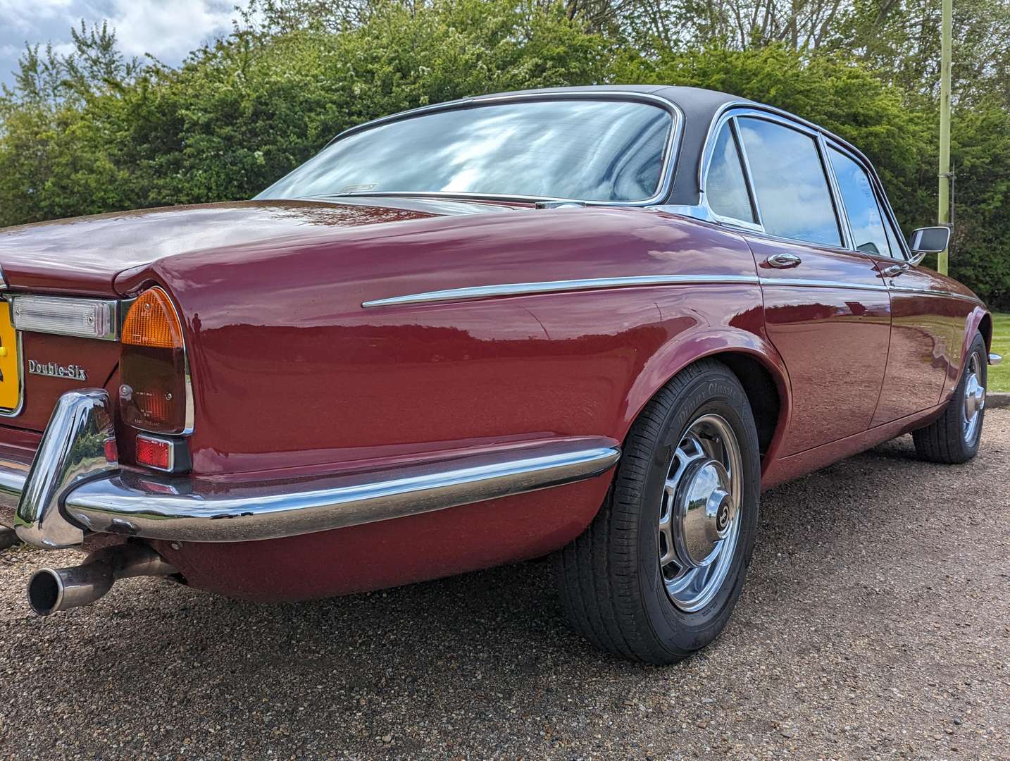 <p>1976 DAIMLER 5.3 DOUBLE SIX AUTO</p>