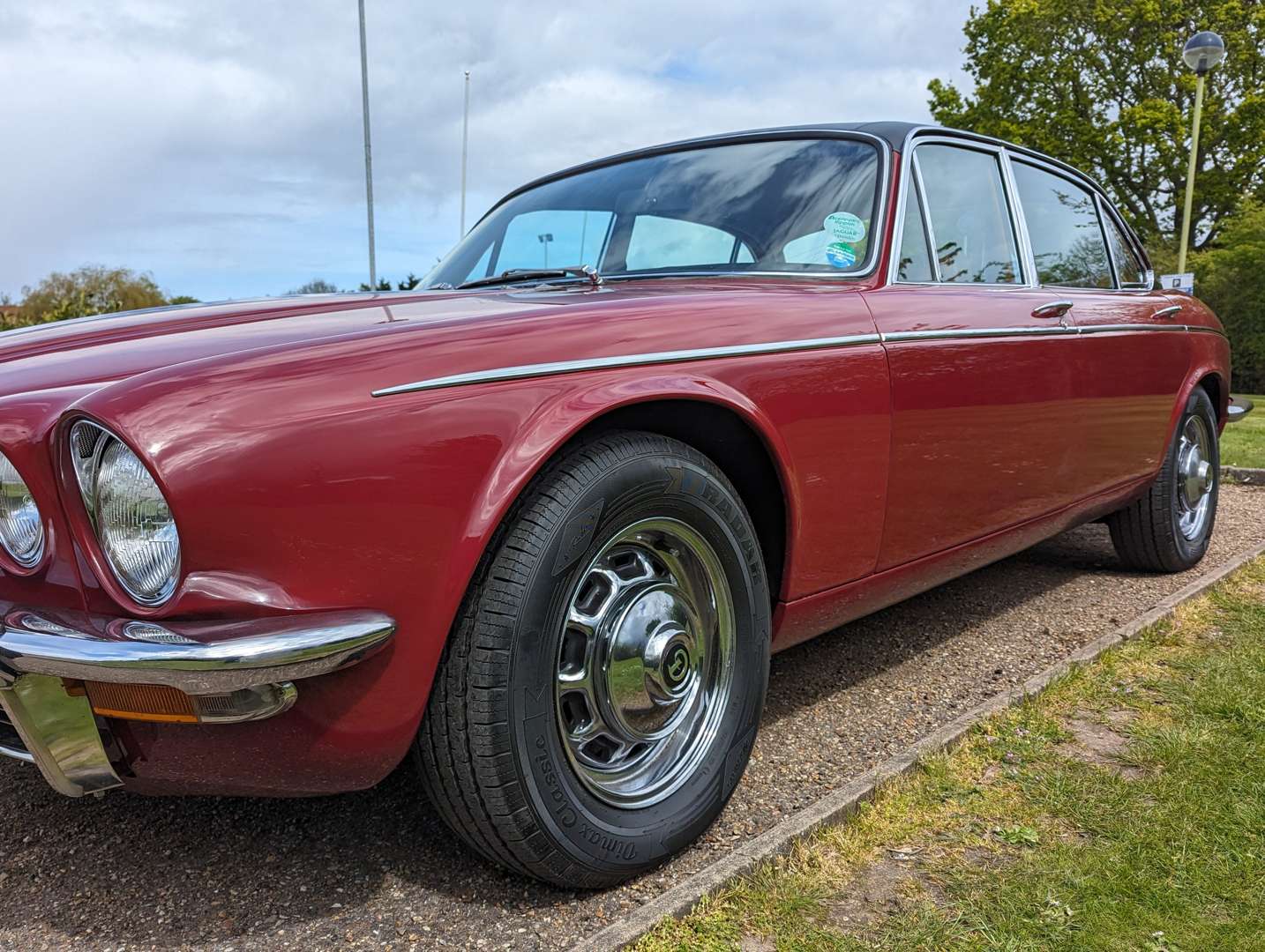 <p>1976 DAIMLER 5.3 DOUBLE SIX AUTO</p>