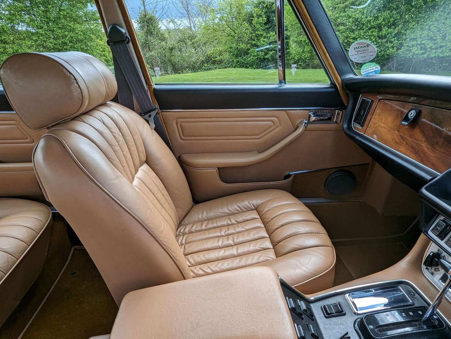 <p>1976 DAIMLER 5.3 DOUBLE SIX AUTO</p>