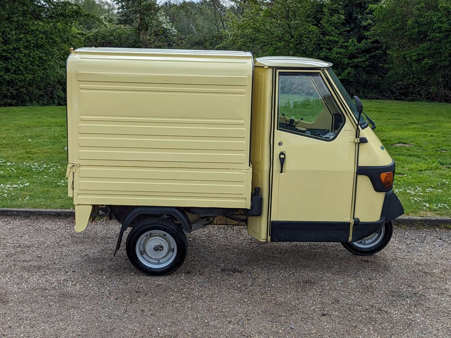 <p>2001 PIAGGIO APE VAN ONE OWNER</p>