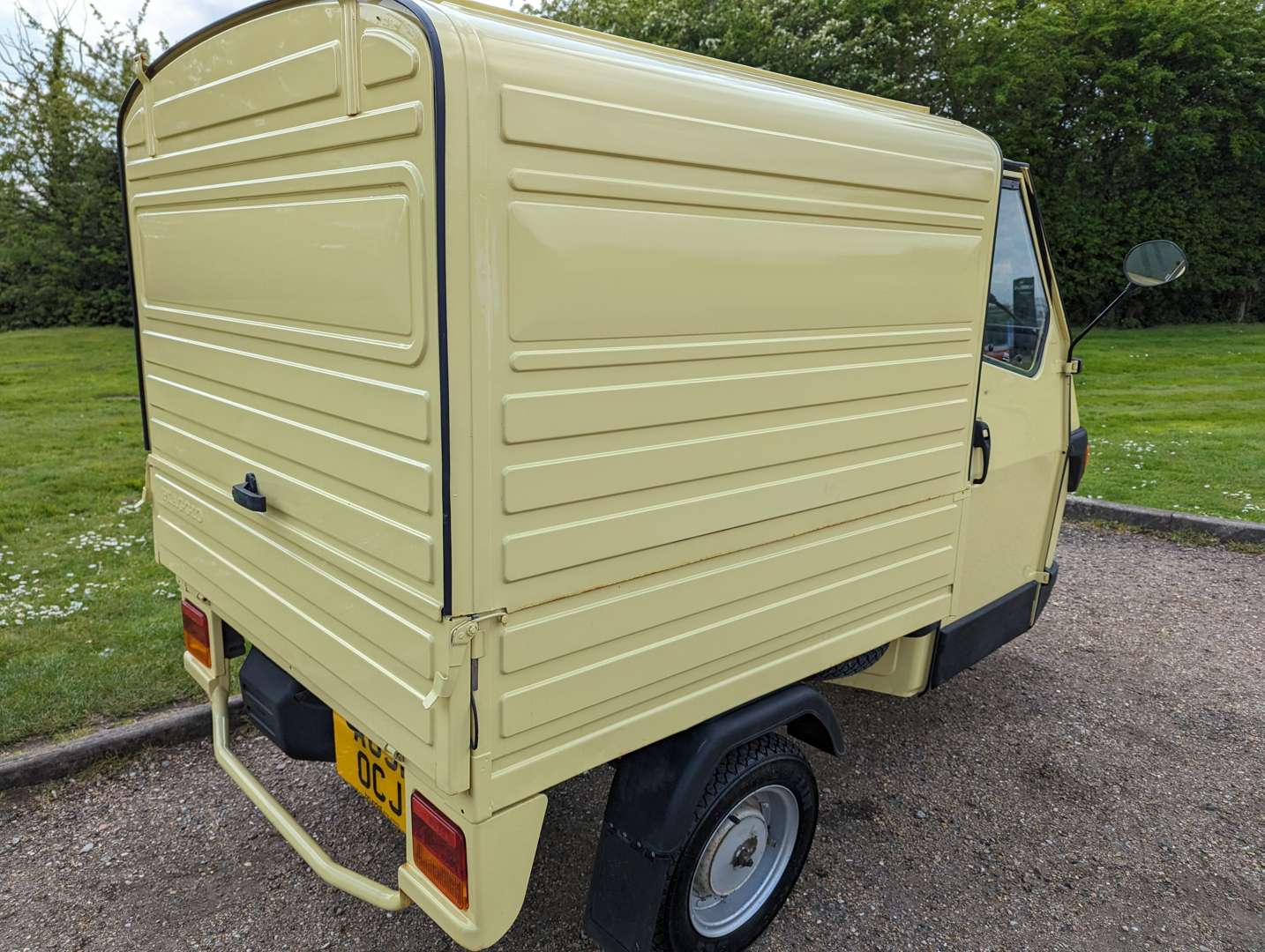 <p>2001 PIAGGIO APE VAN ONE OWNER</p>