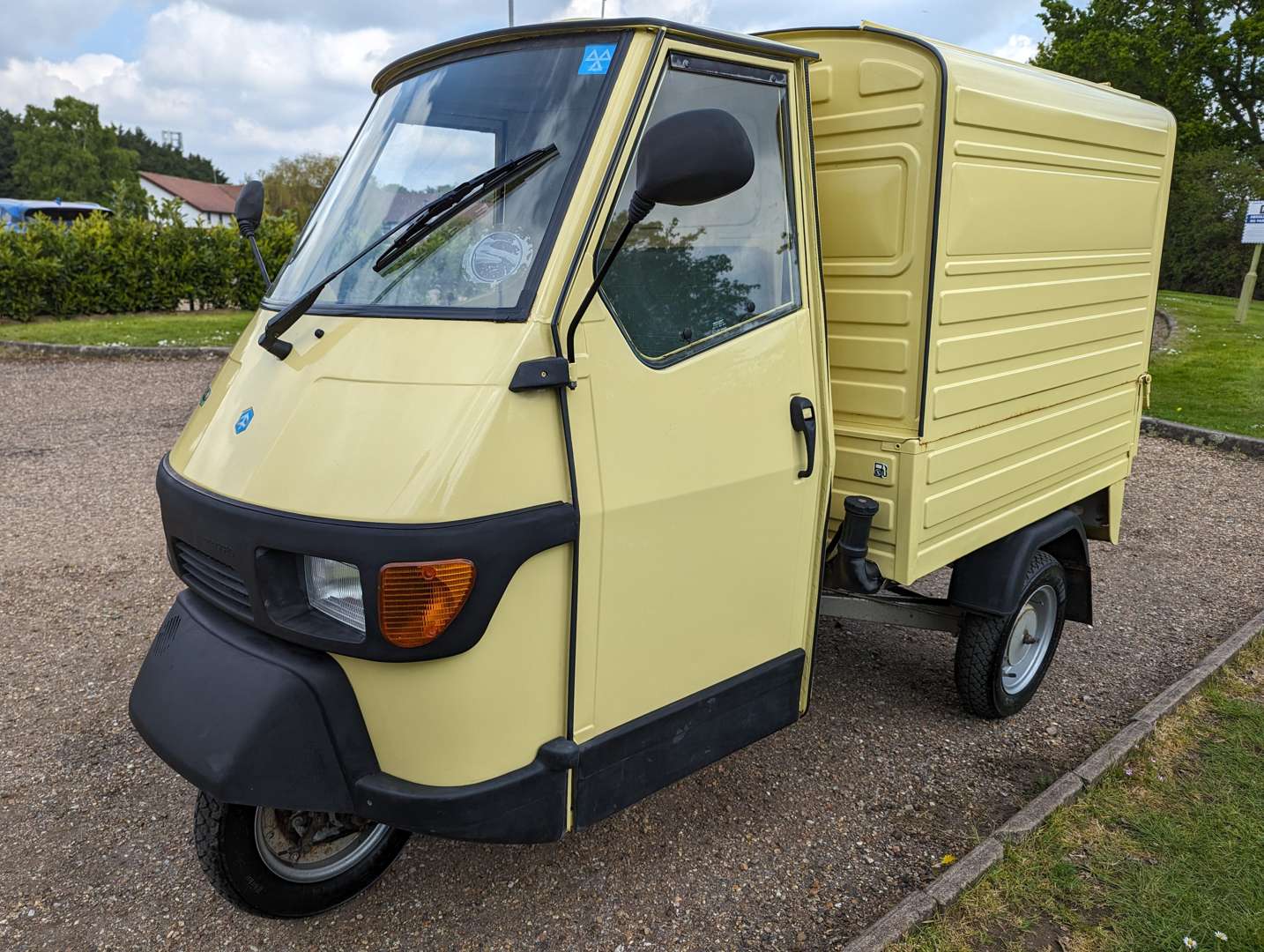 <p>2001 PIAGGIO APE VAN ONE OWNER</p>