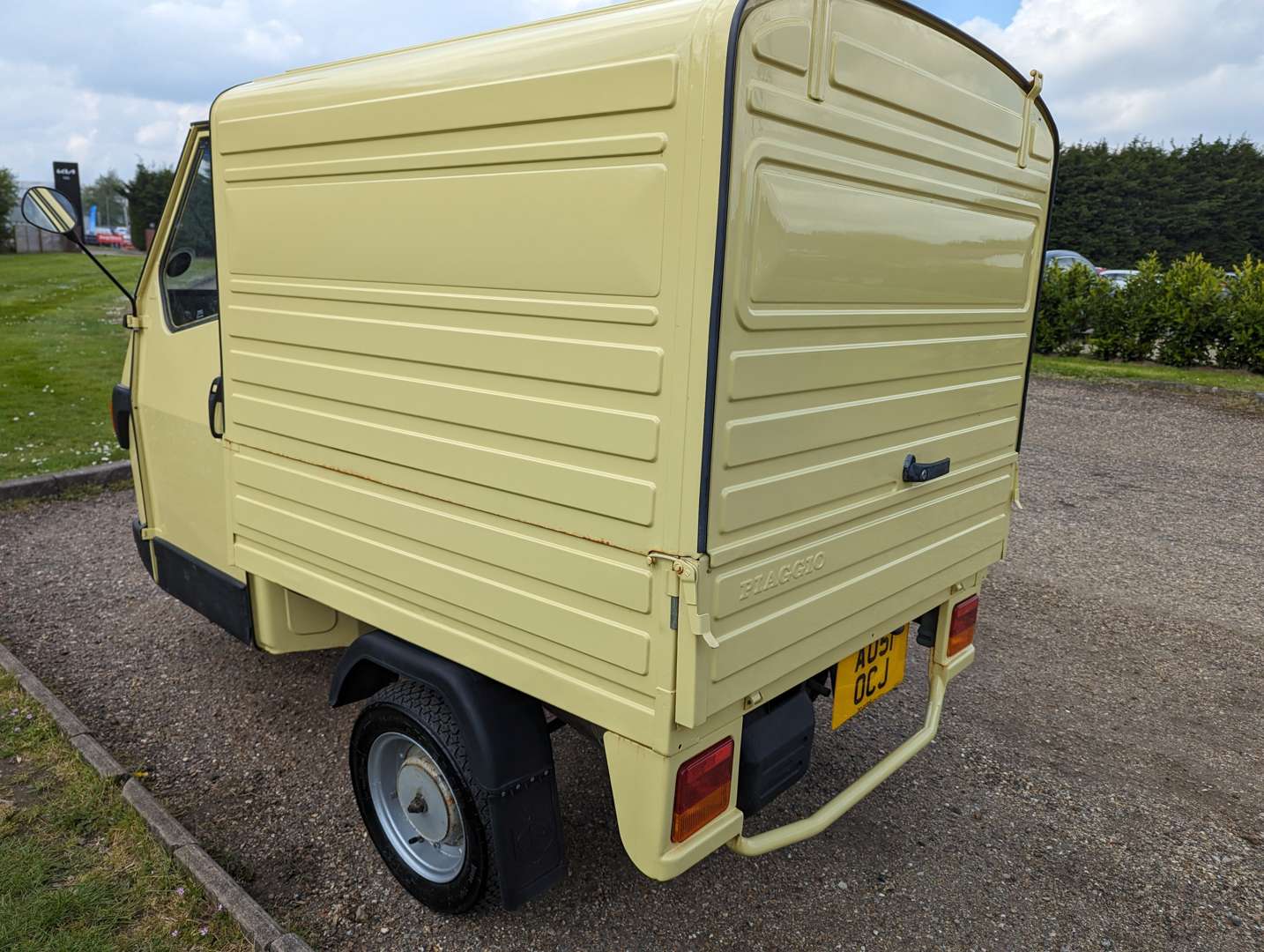 <p>2001 PIAGGIO APE VAN ONE OWNER</p>