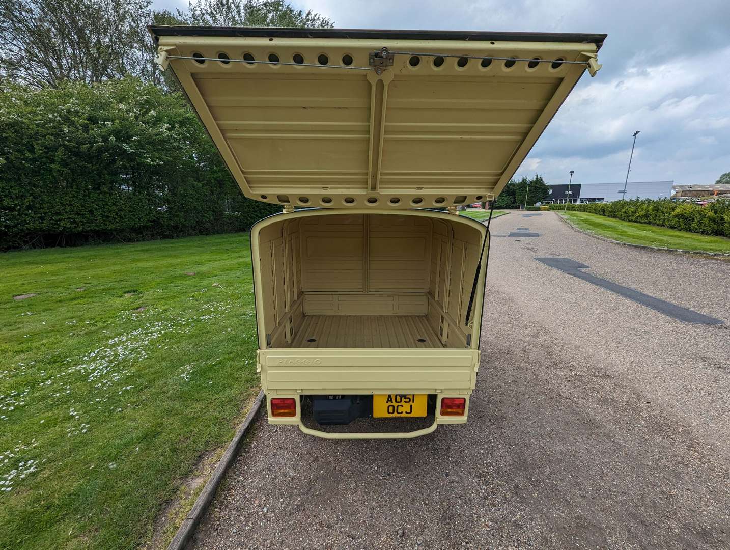 <p>2001 PIAGGIO APE VAN ONE OWNER</p>