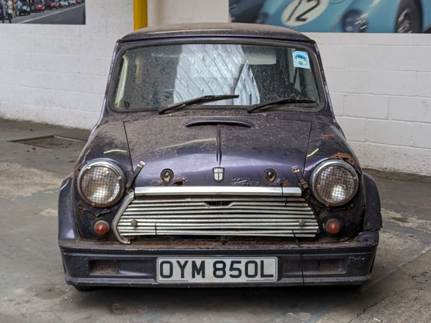 <p>1972 MORRIS MINI</p>