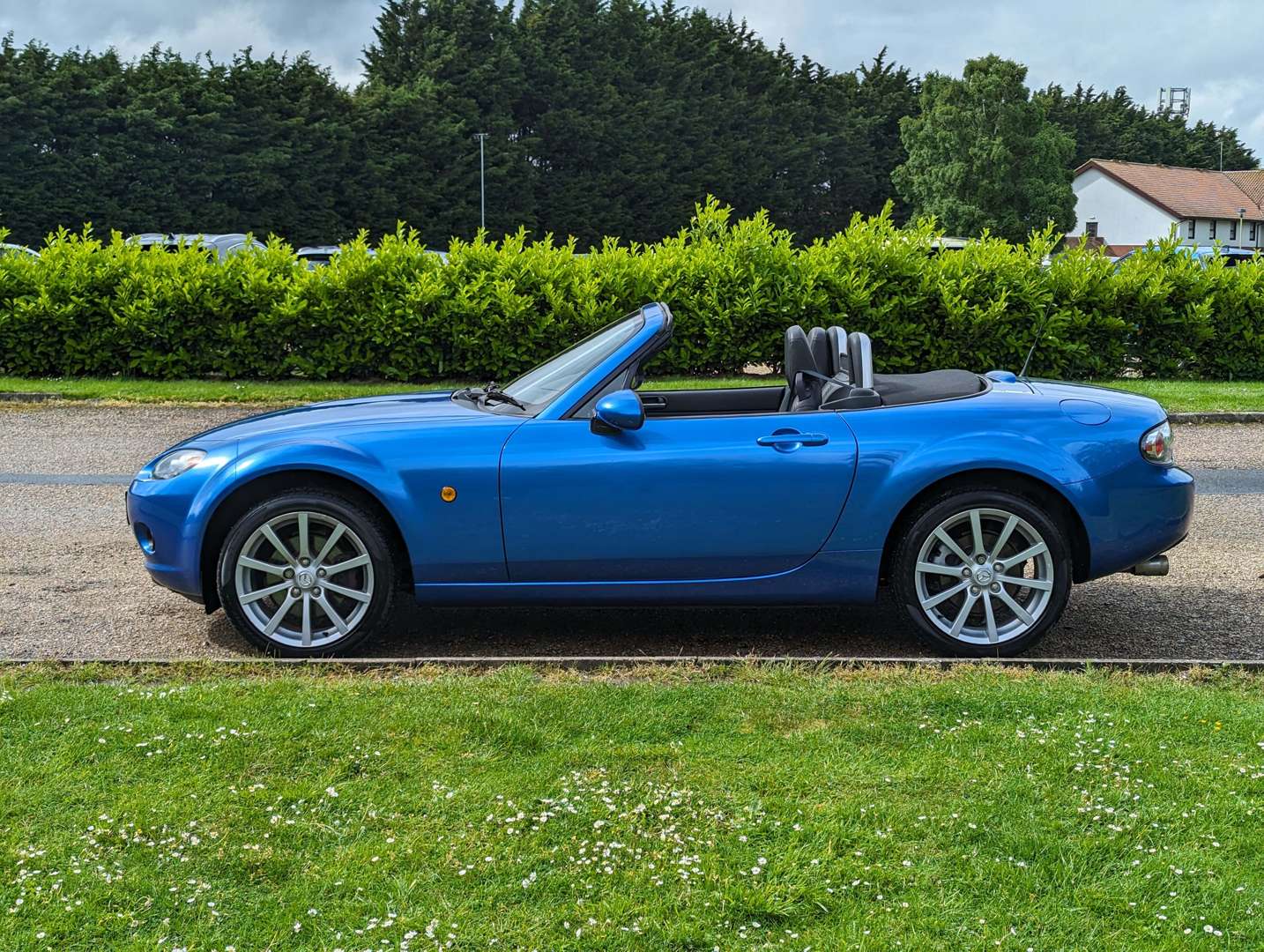 <p>2006 MAZDA MX-5 SPORT</p>