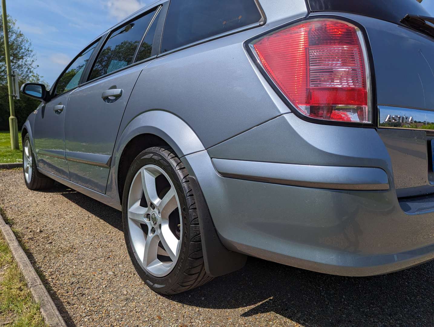 <p>2009 VAUXHALL ASTRA 1.8 SRI ESTATE 23,277 MILES</p>