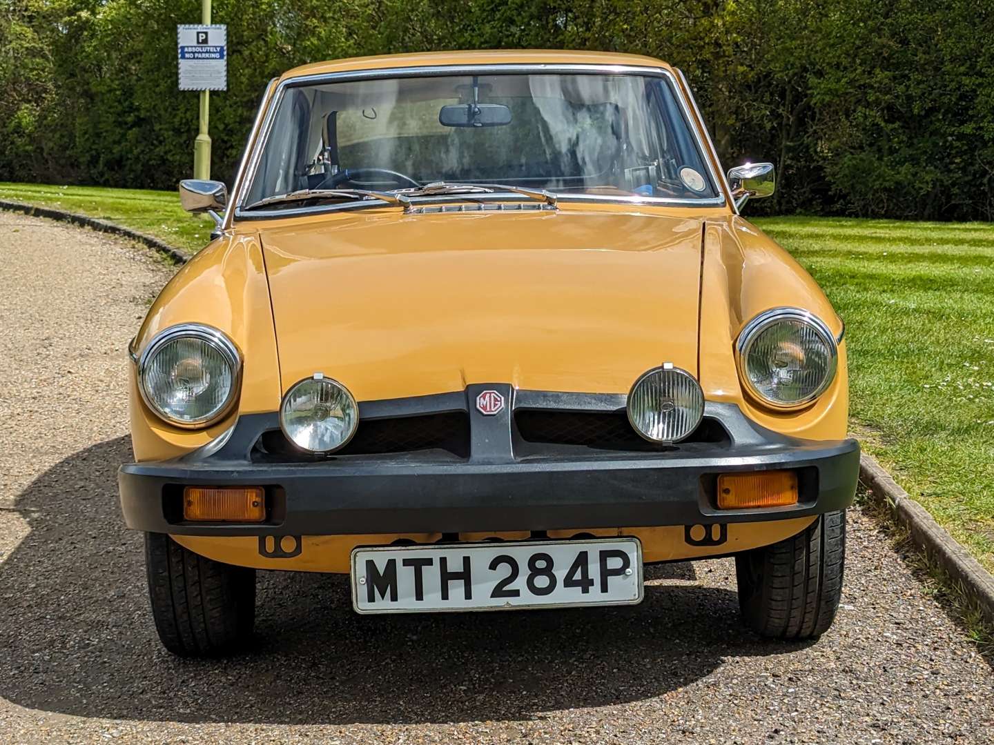 <p>1976 MG B GT</p>