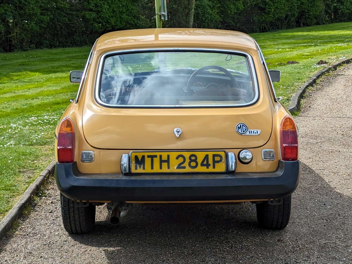 <p>1976 MG B GT</p>