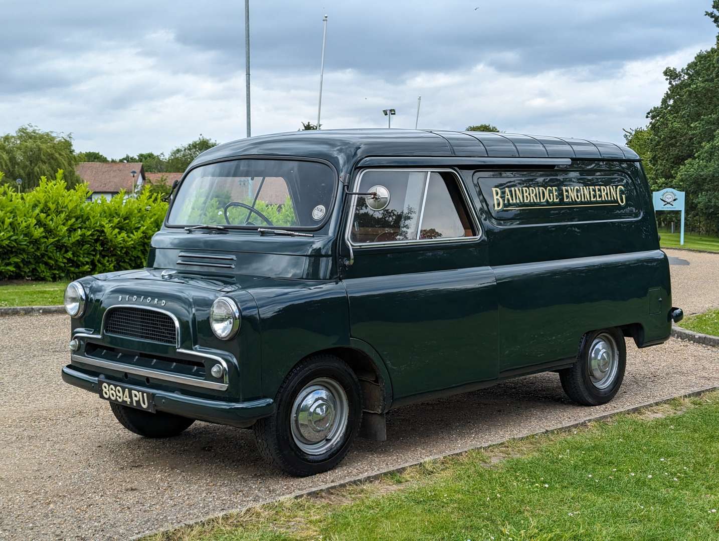 <p>1961 BEDFORD CA VAN&nbsp;</p>