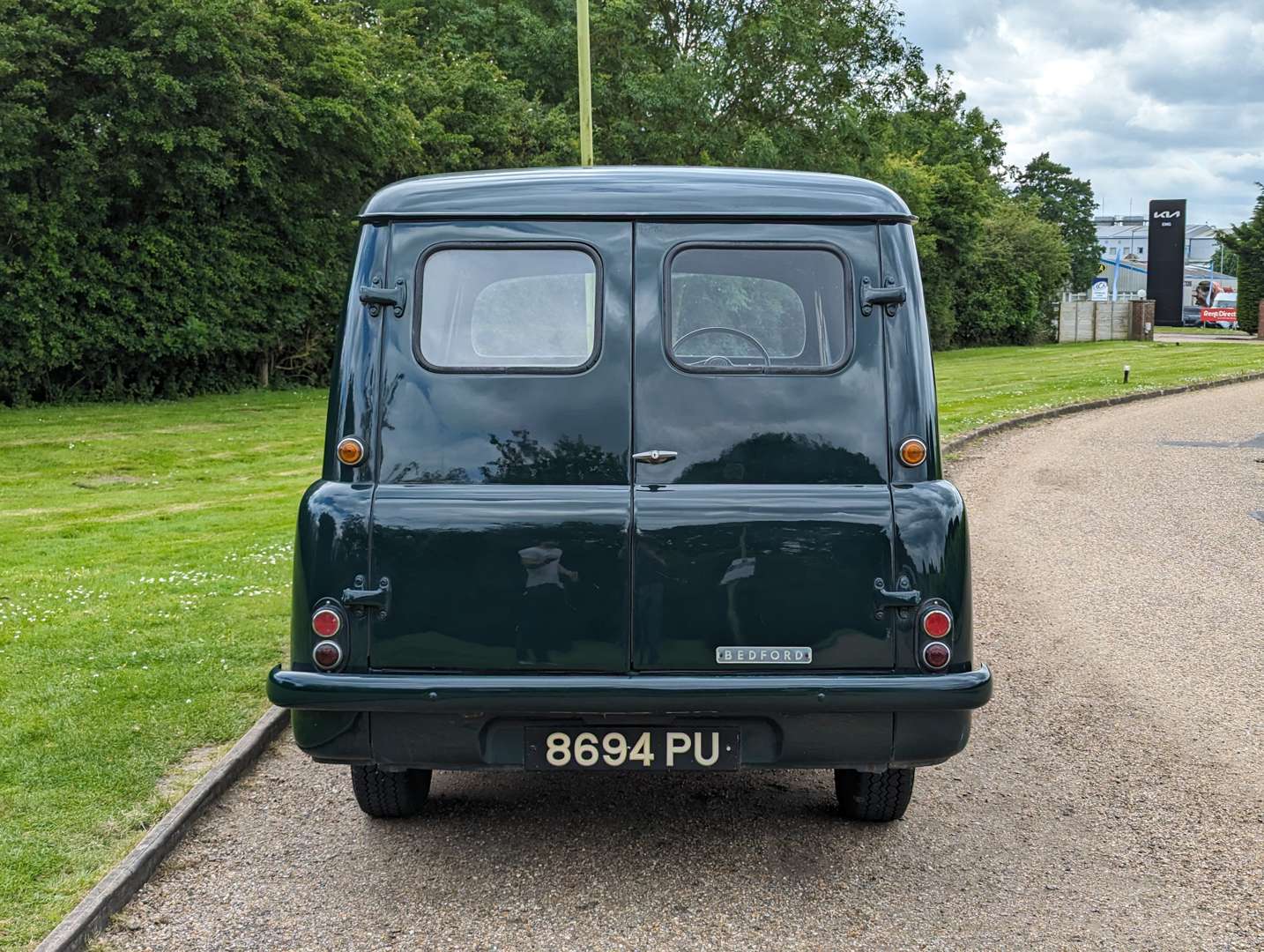 <p>1961 BEDFORD CA VAN&nbsp;</p>