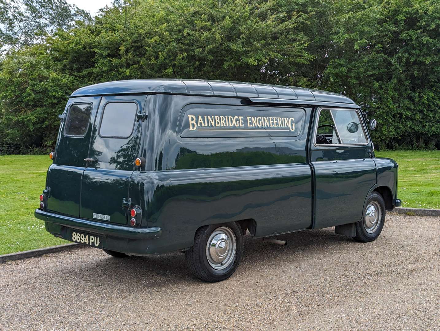 <p>1961 BEDFORD CA VAN&nbsp;</p>