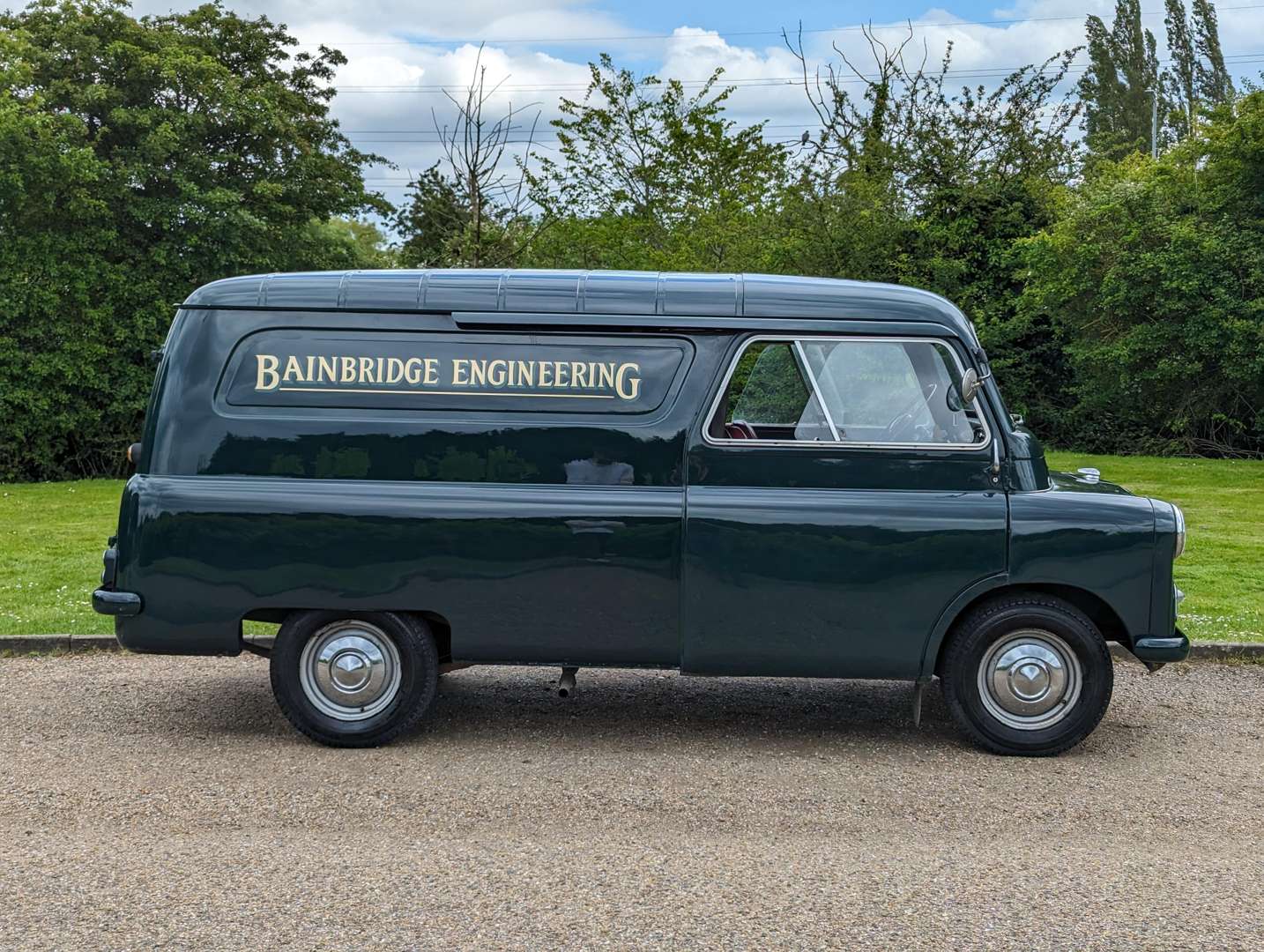 <p>1961 BEDFORD CA VAN&nbsp;</p>