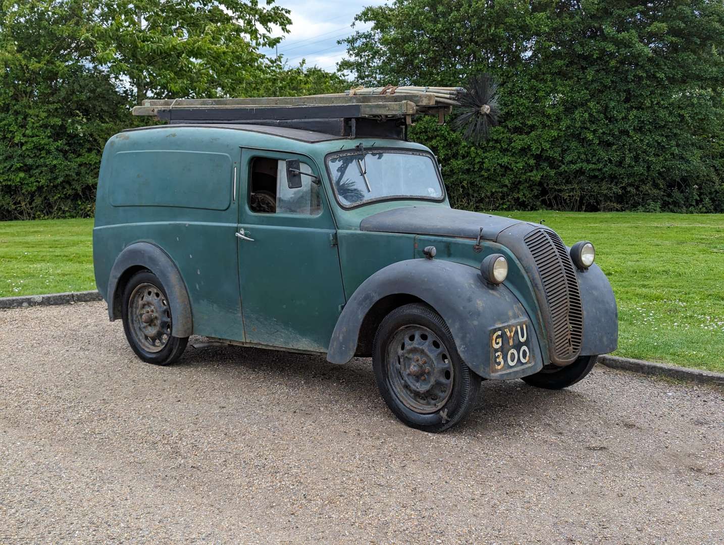 <p>1945 MORRIS EIGHT SERIES Z VAN</p>