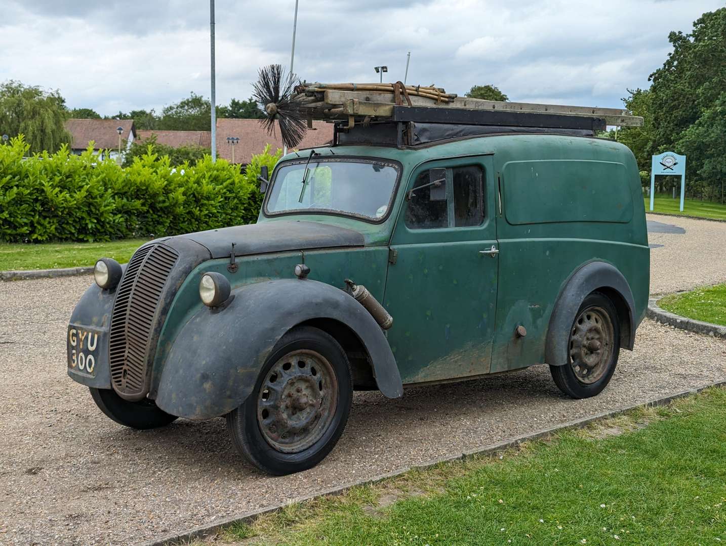 <p>1945 MORRIS EIGHT SERIES Z VAN</p>