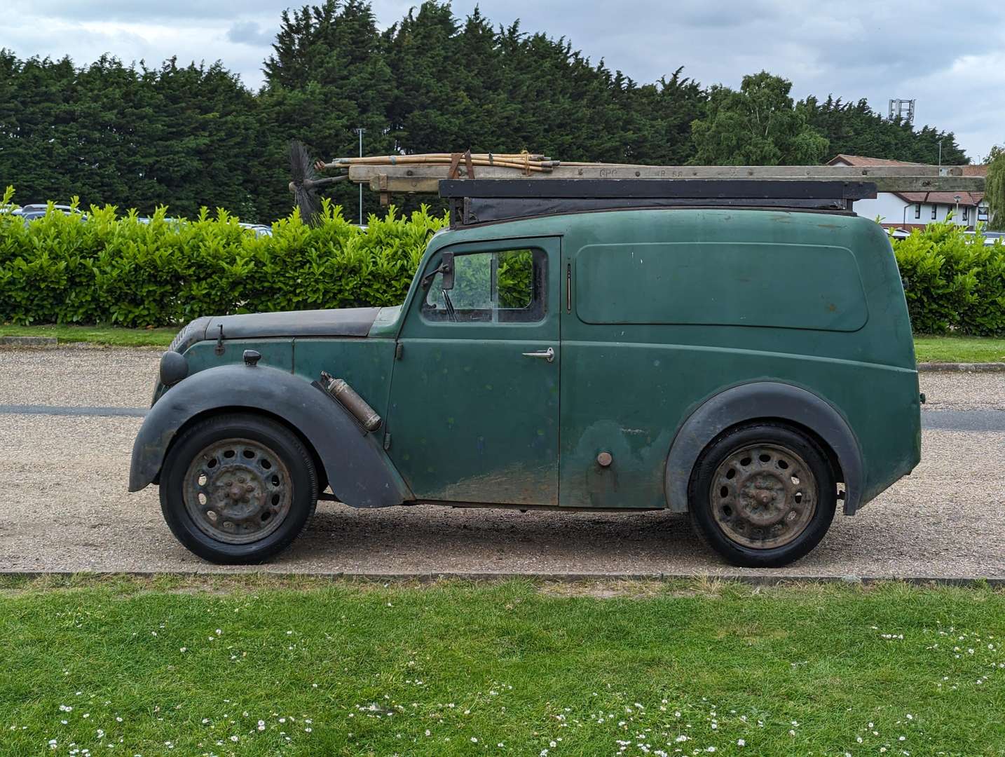 <p>1945 MORRIS EIGHT SERIES Z VAN</p>