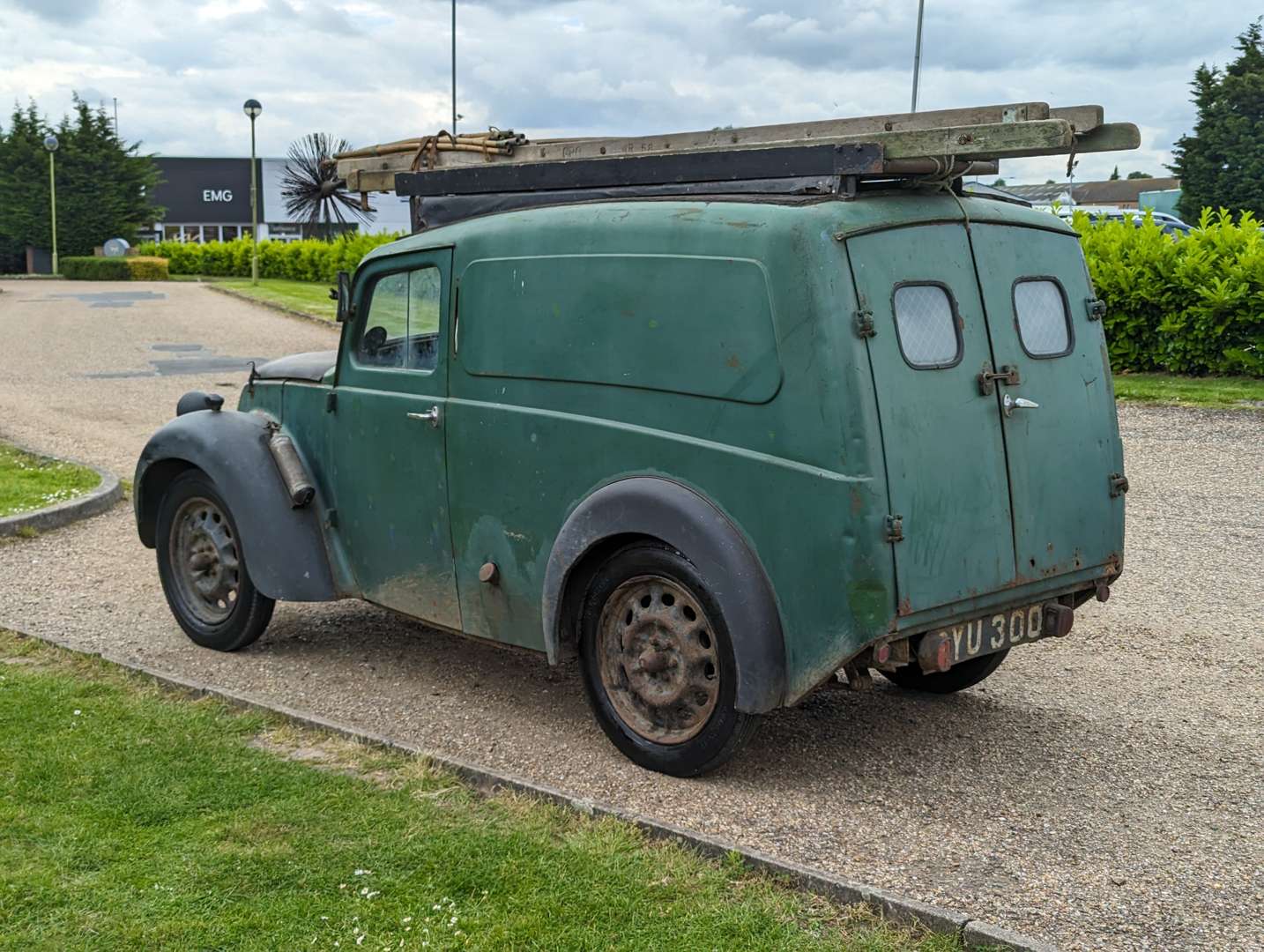 <p>1945 MORRIS EIGHT SERIES Z VAN</p>