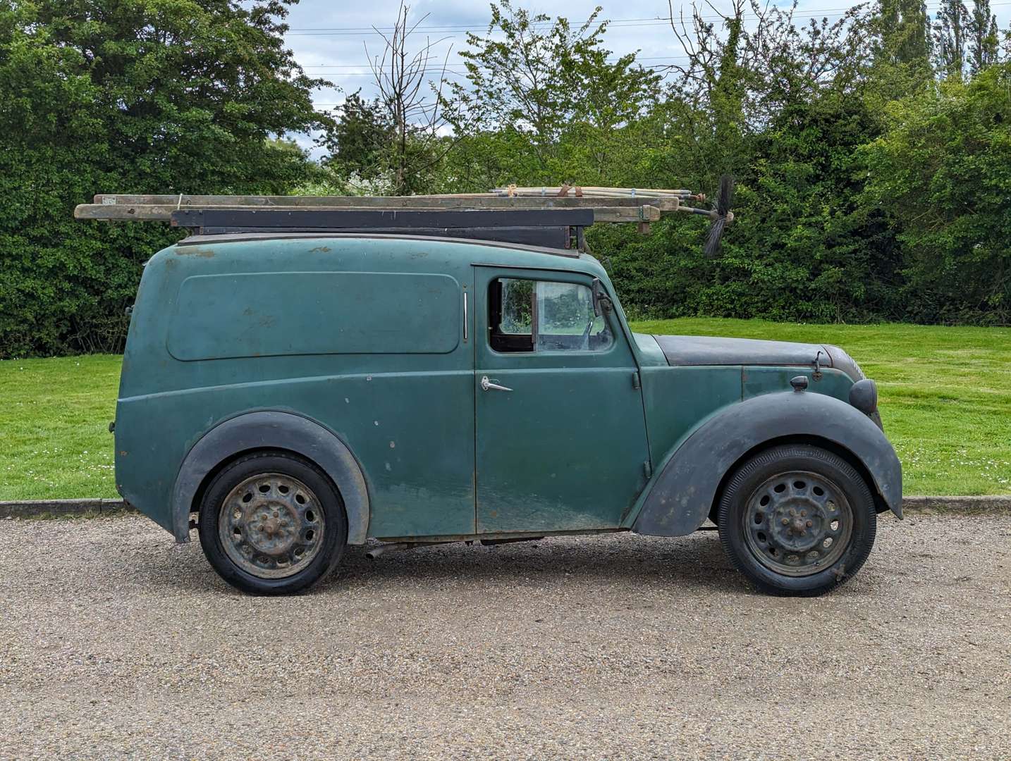 <p>1945 MORRIS EIGHT SERIES Z VAN</p>