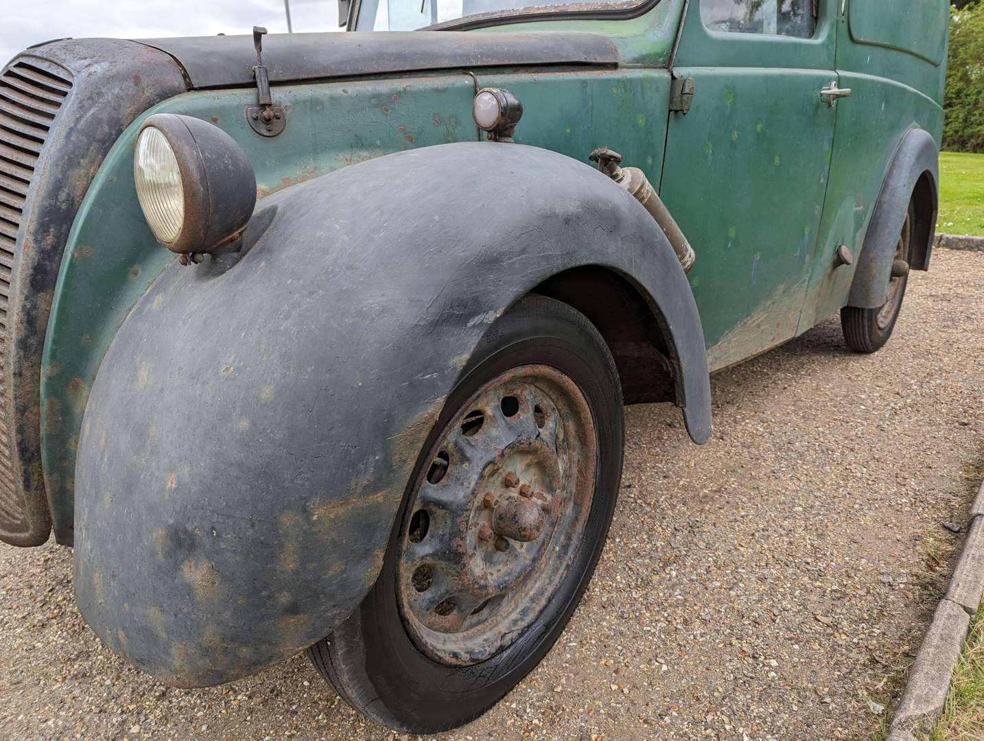 <p>1945 MORRIS EIGHT SERIES Z VAN</p>