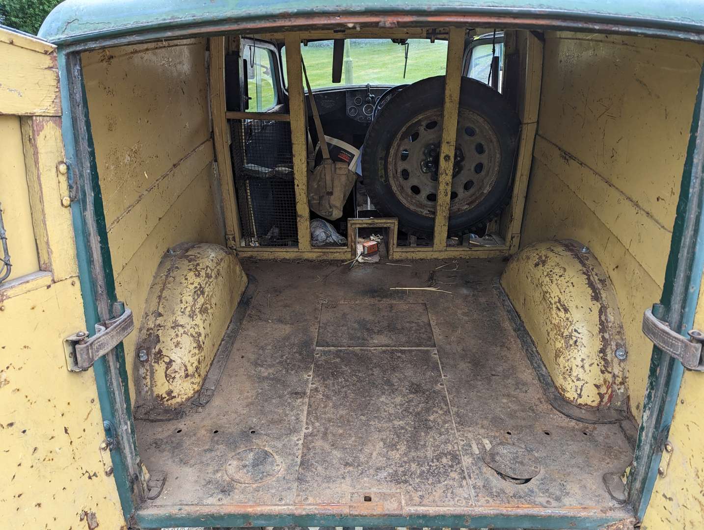 <p>1945 MORRIS EIGHT SERIES Z VAN</p>