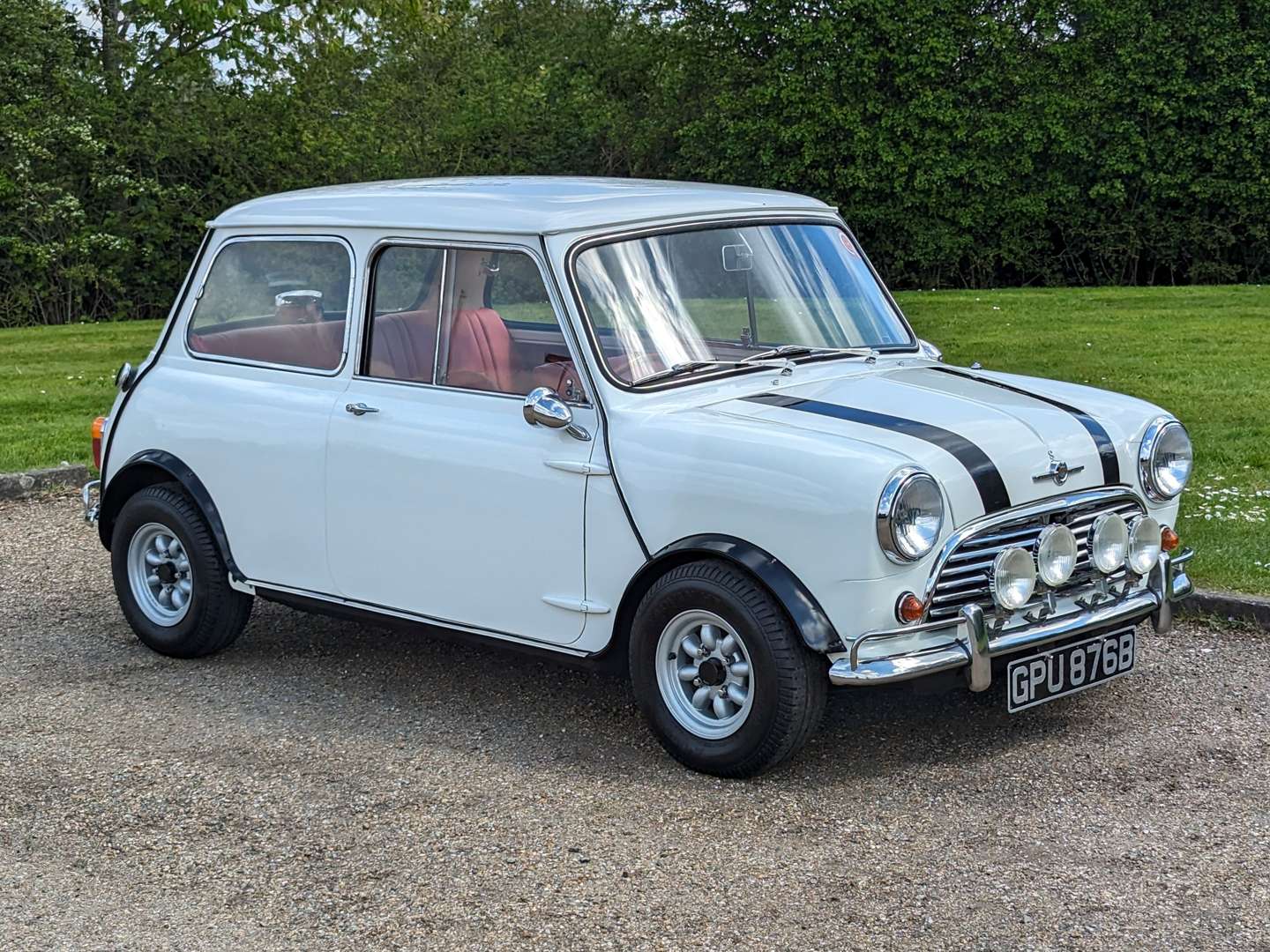 <p>1964 MORRIS MINI</p>