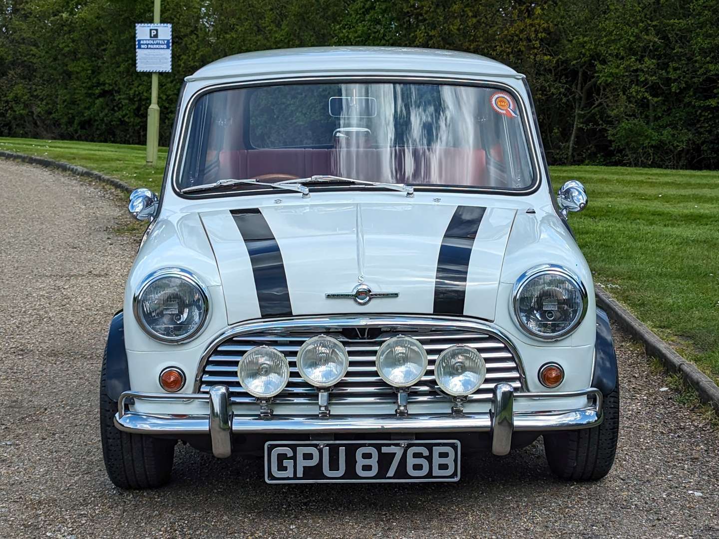 <p>1964 MORRIS MINI</p>