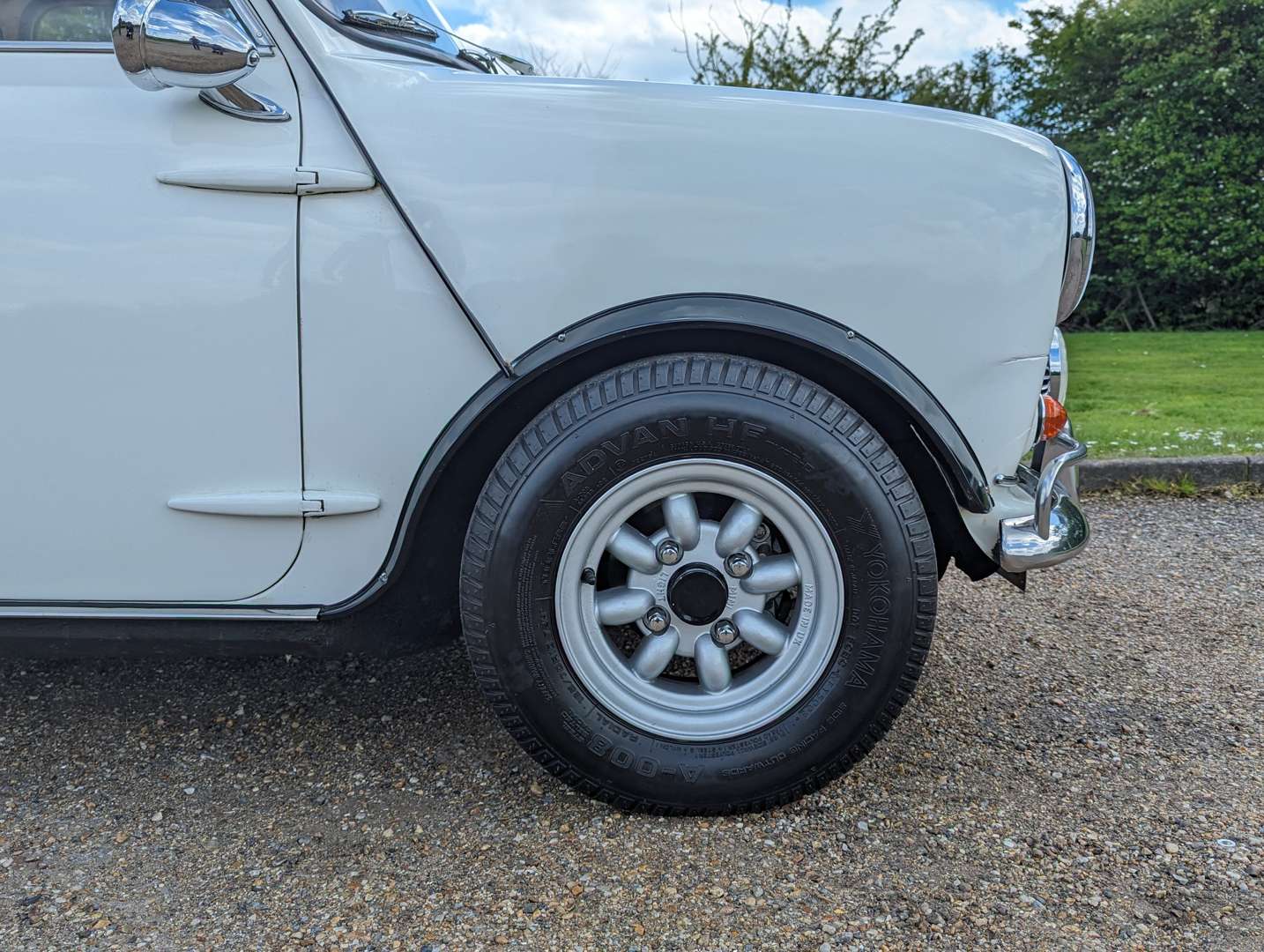 <p>1964 MORRIS MINI</p>