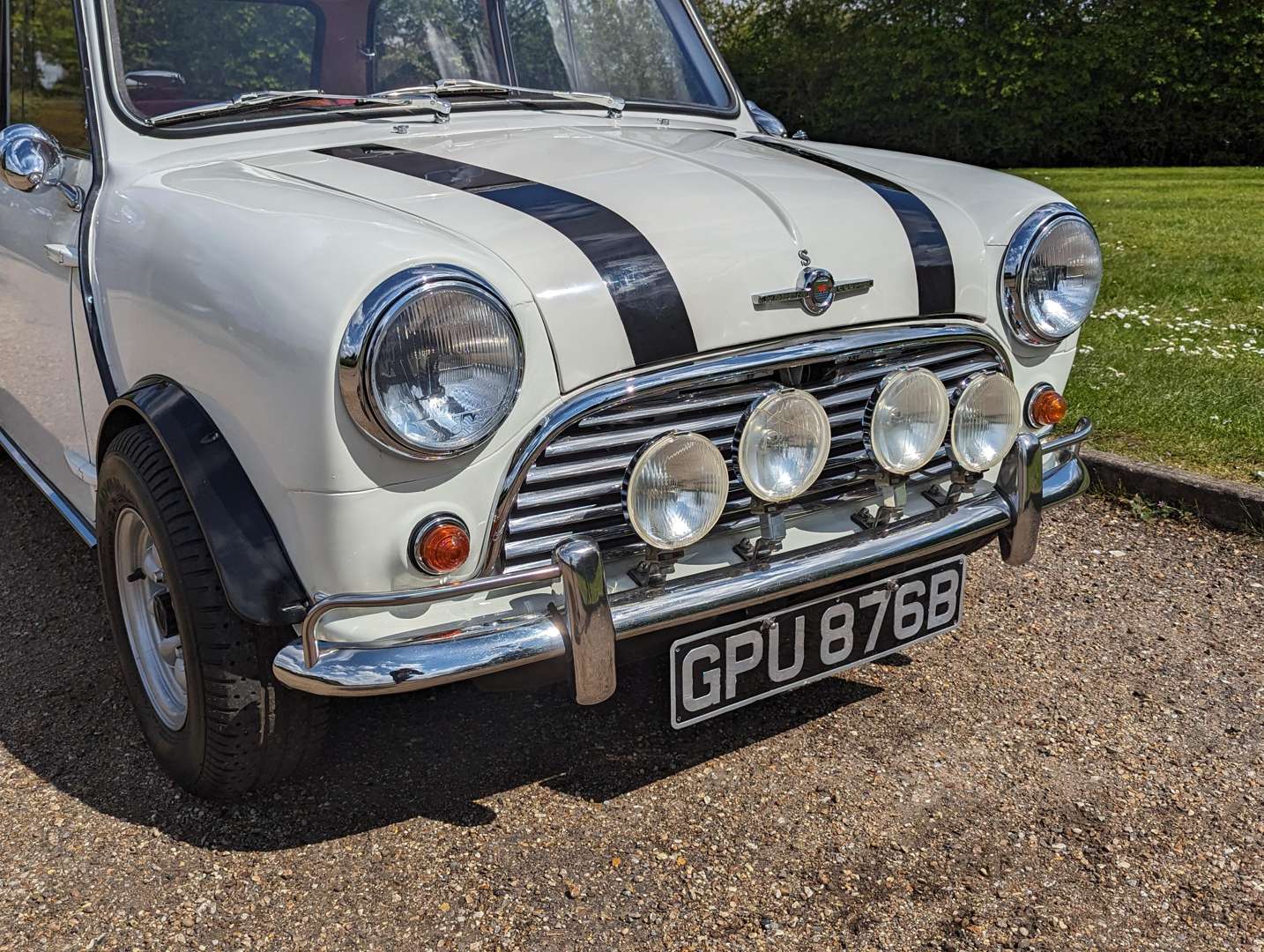 <p>1964 MORRIS MINI</p>