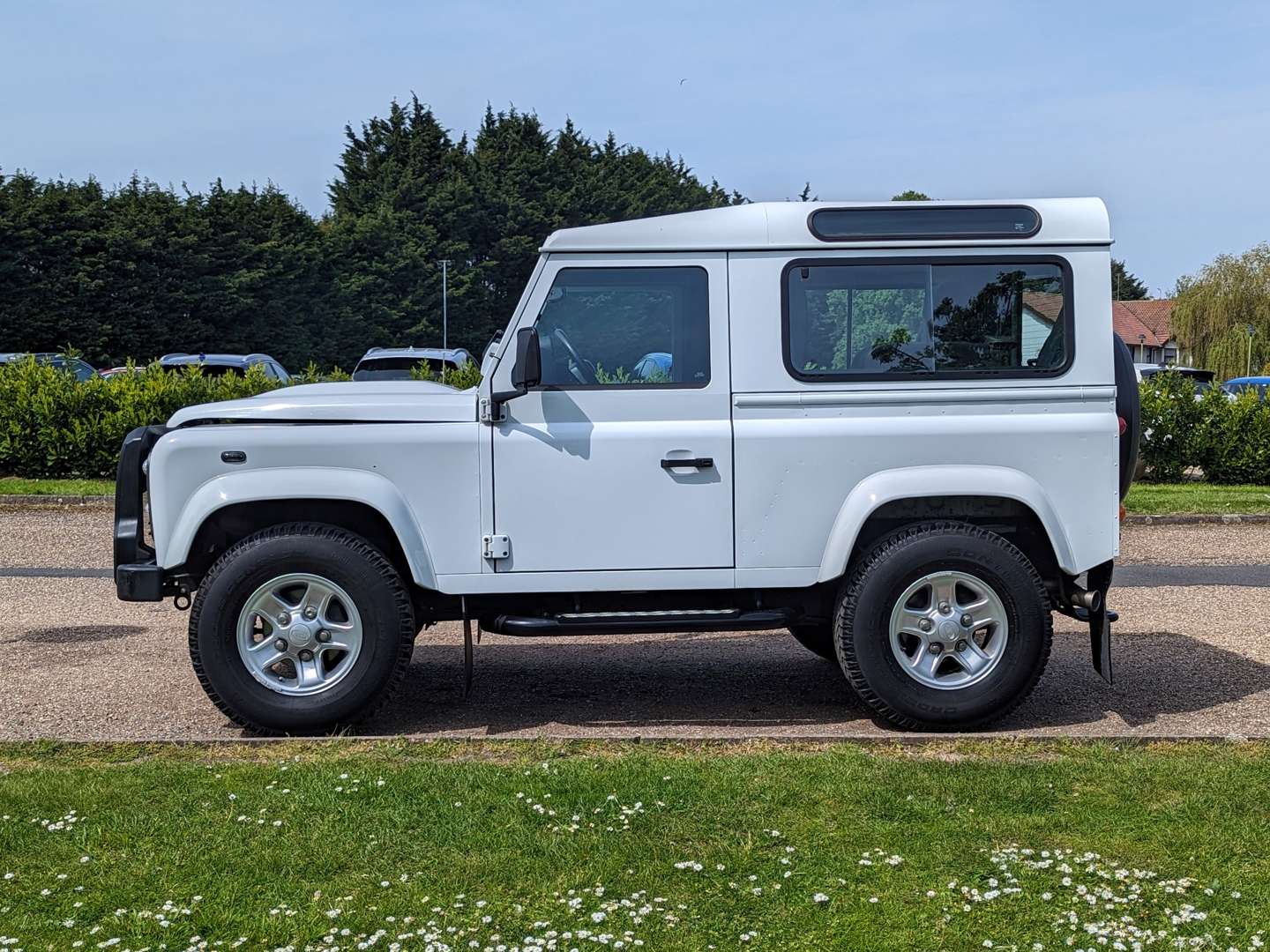 <p>2015 LAND ROVER DEFENDER 90 XS TD</p>