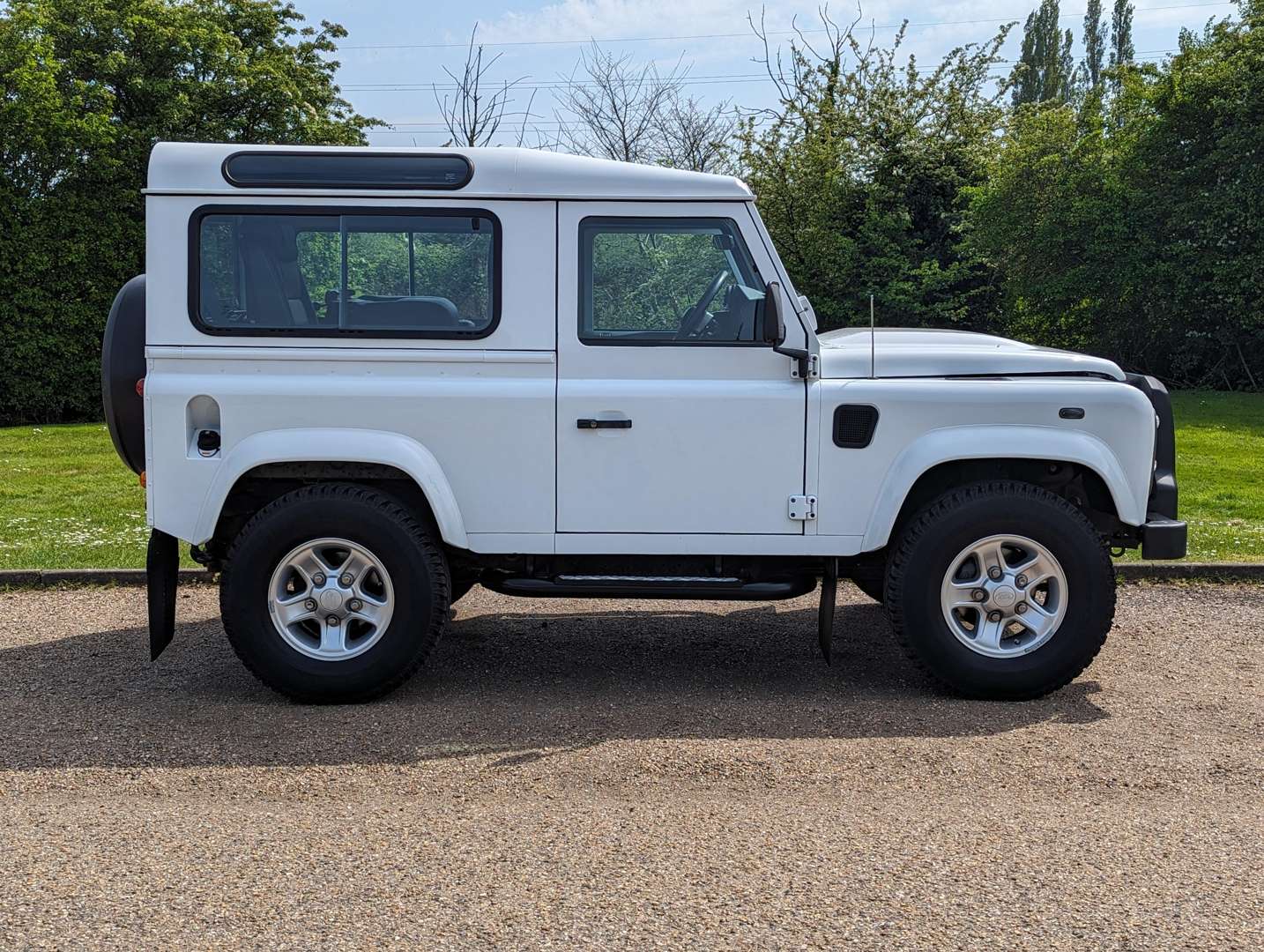 <p>2015 LAND ROVER DEFENDER 90 XS TD</p>