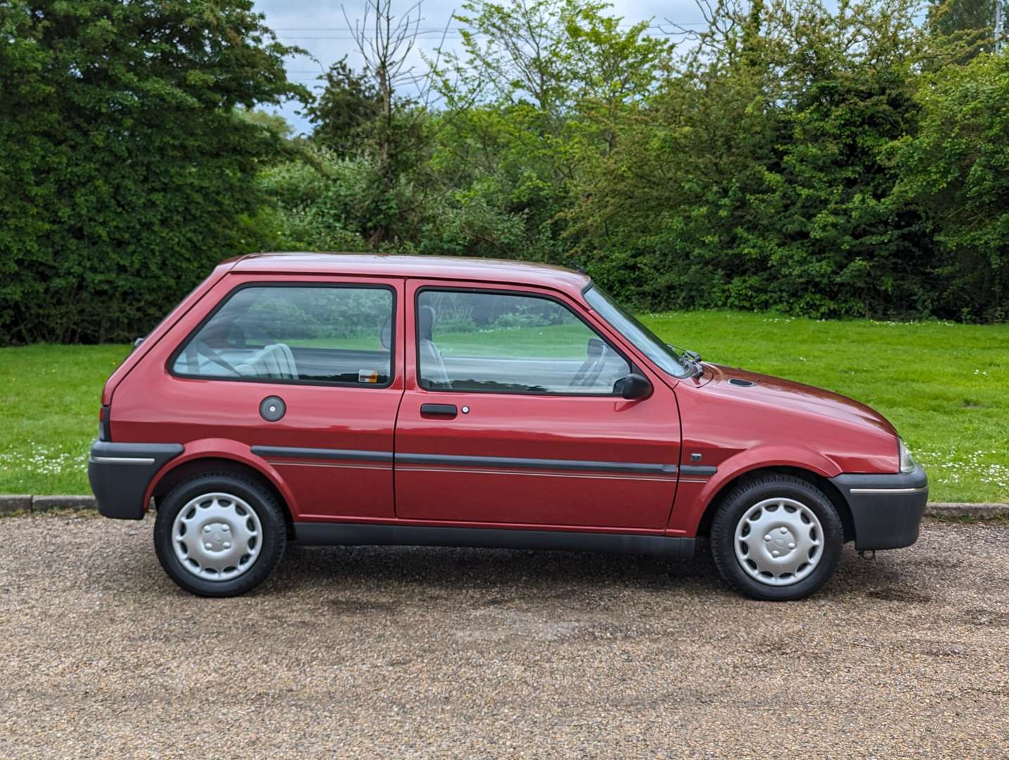 <p>1997 ROVER 100 ASCOT 12,000 MILES</p>