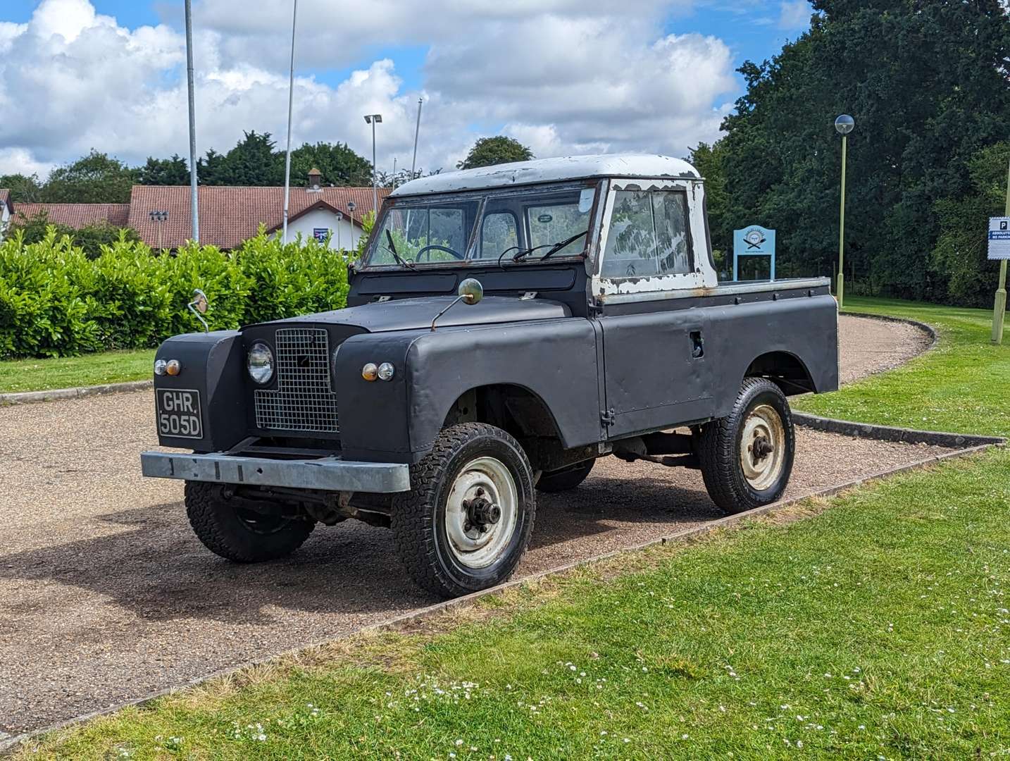 <p>1966 LAND ROVER SERIES 2A</p>