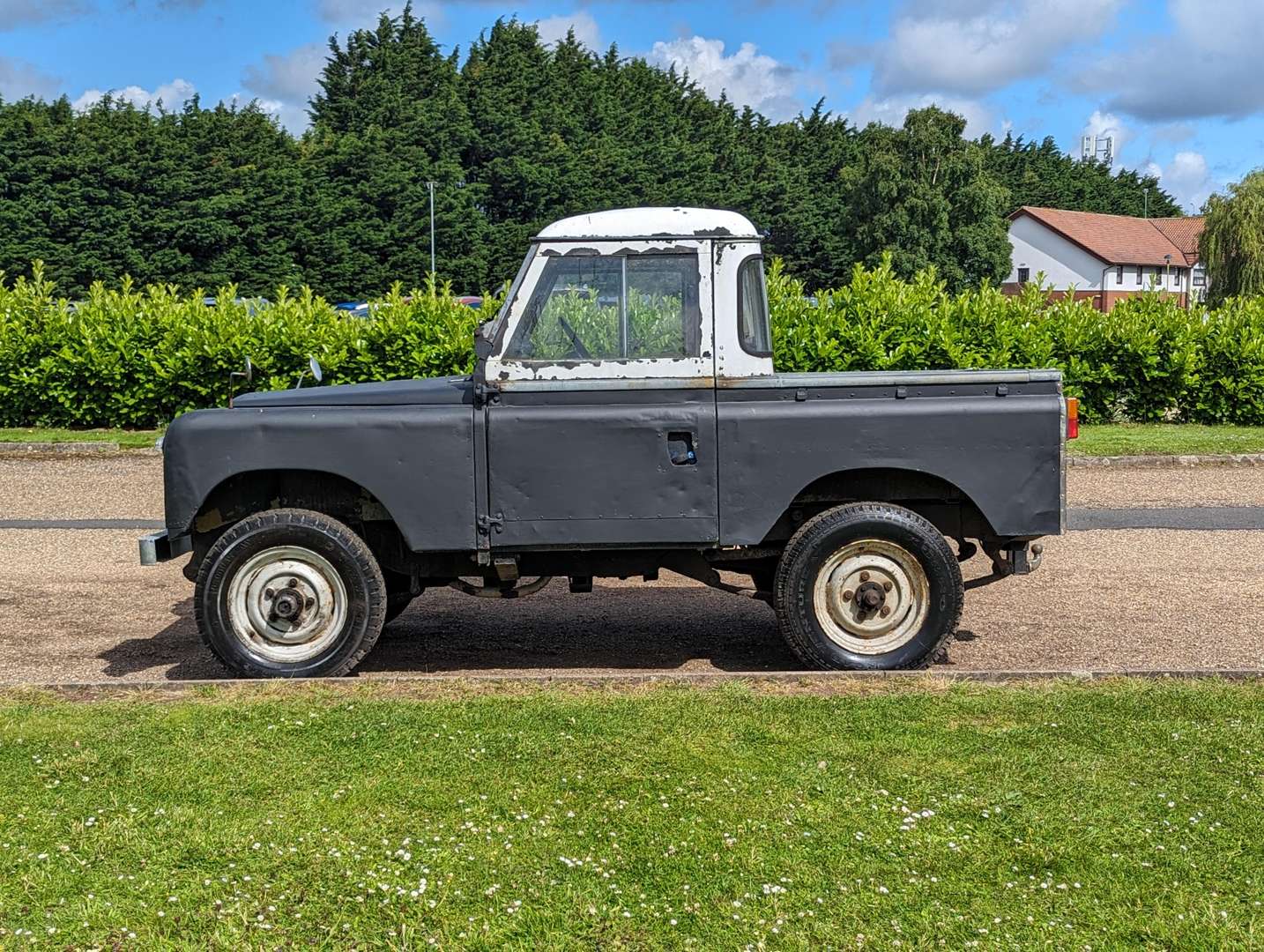 <p>1966 LAND ROVER SERIES 2A</p>