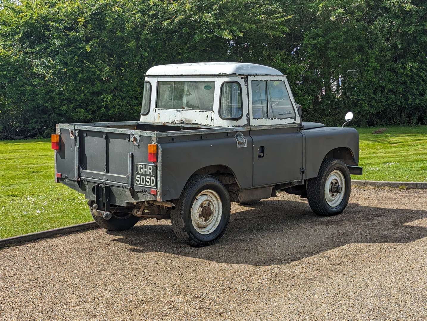 <p>1966 LAND ROVER SERIES 2A</p>