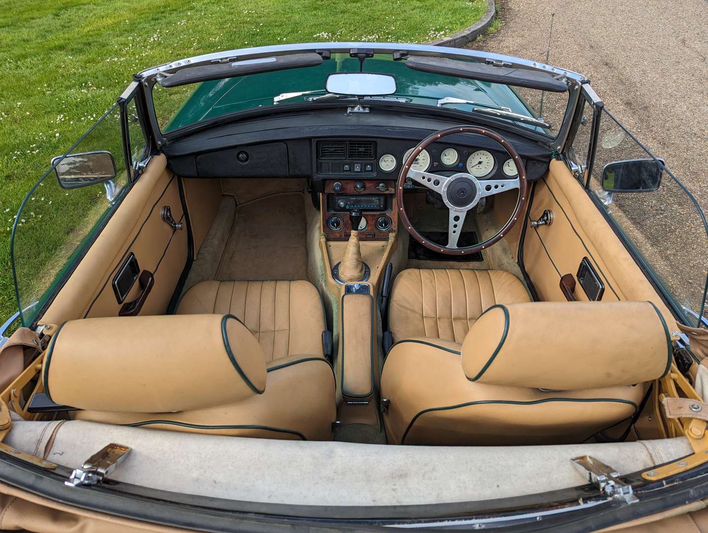 <p>1978 MG B ROADSTER</p>