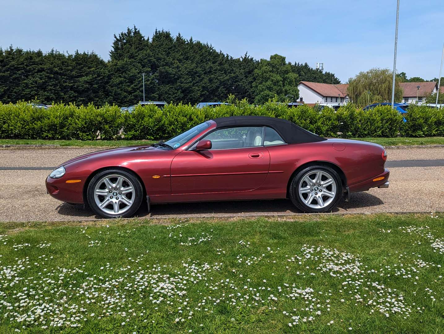 <p>1997 JAGUAR XK8 4.0 CONVERTIBLE AUTO</p>