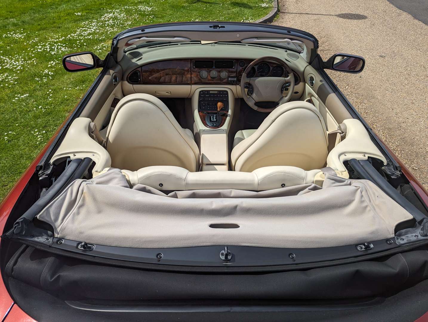 <p>1997 JAGUAR XK8 4.0 CONVERTIBLE AUTO</p>