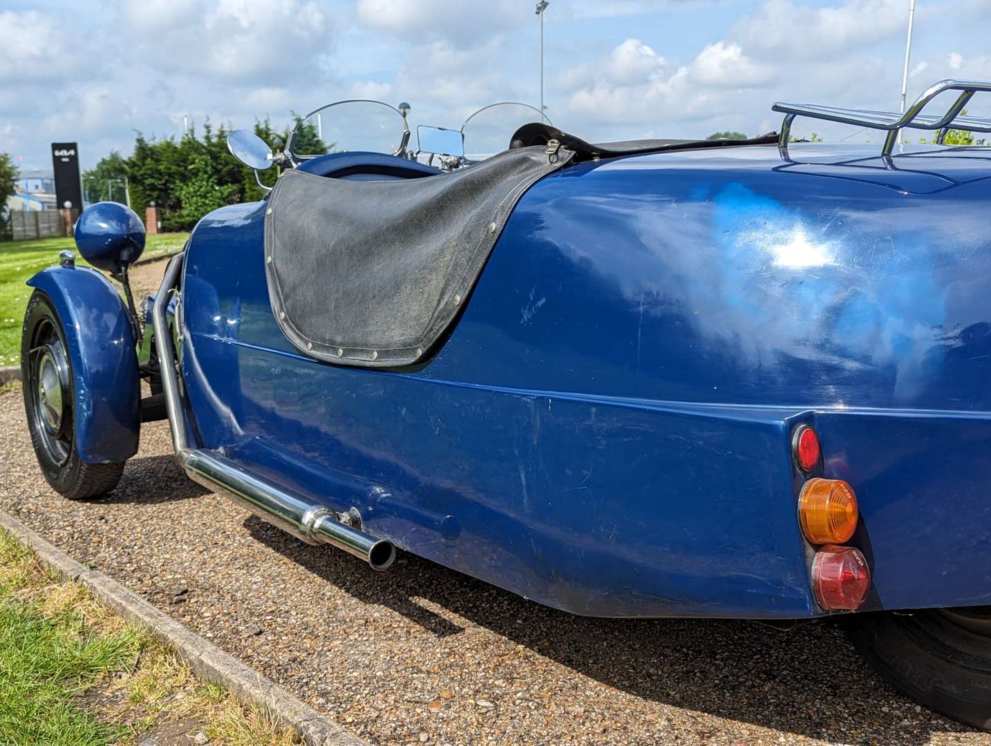 <p>1975 LOMAX 3 WHEELER&nbsp;</p>