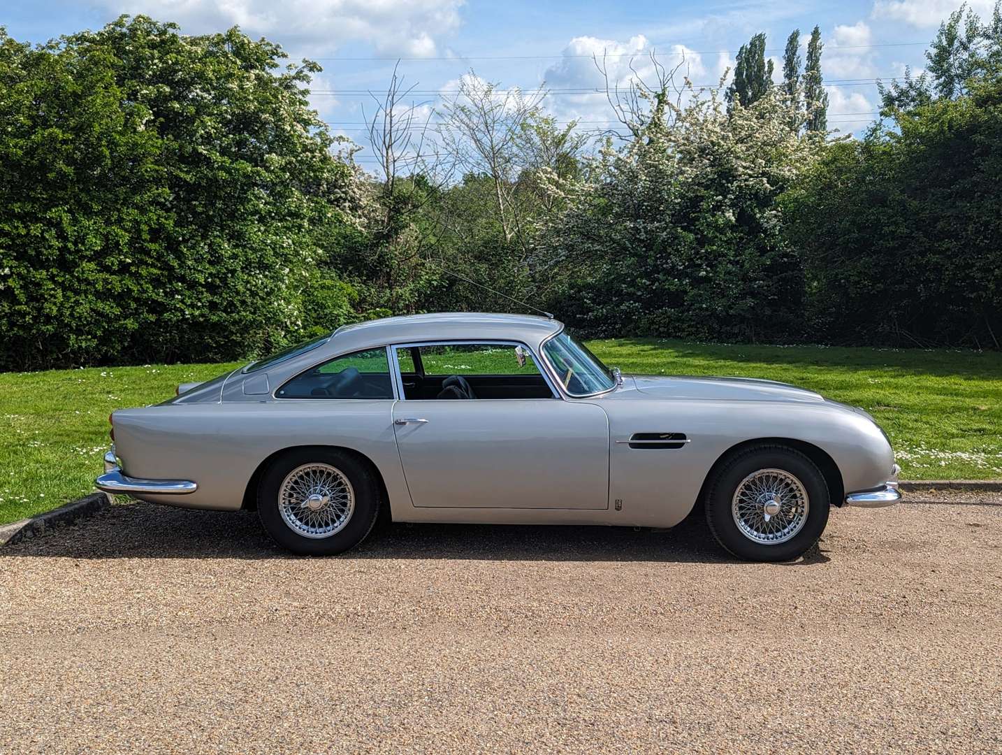 <p>1964 ASTON MARTIN DB5</p>