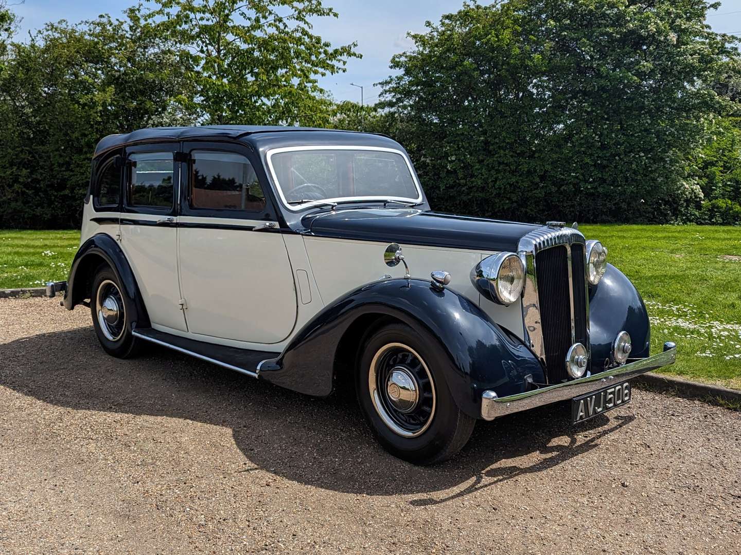 <p>1938 DAIMLER DB17 TICKFORD DROPHEAD</p>