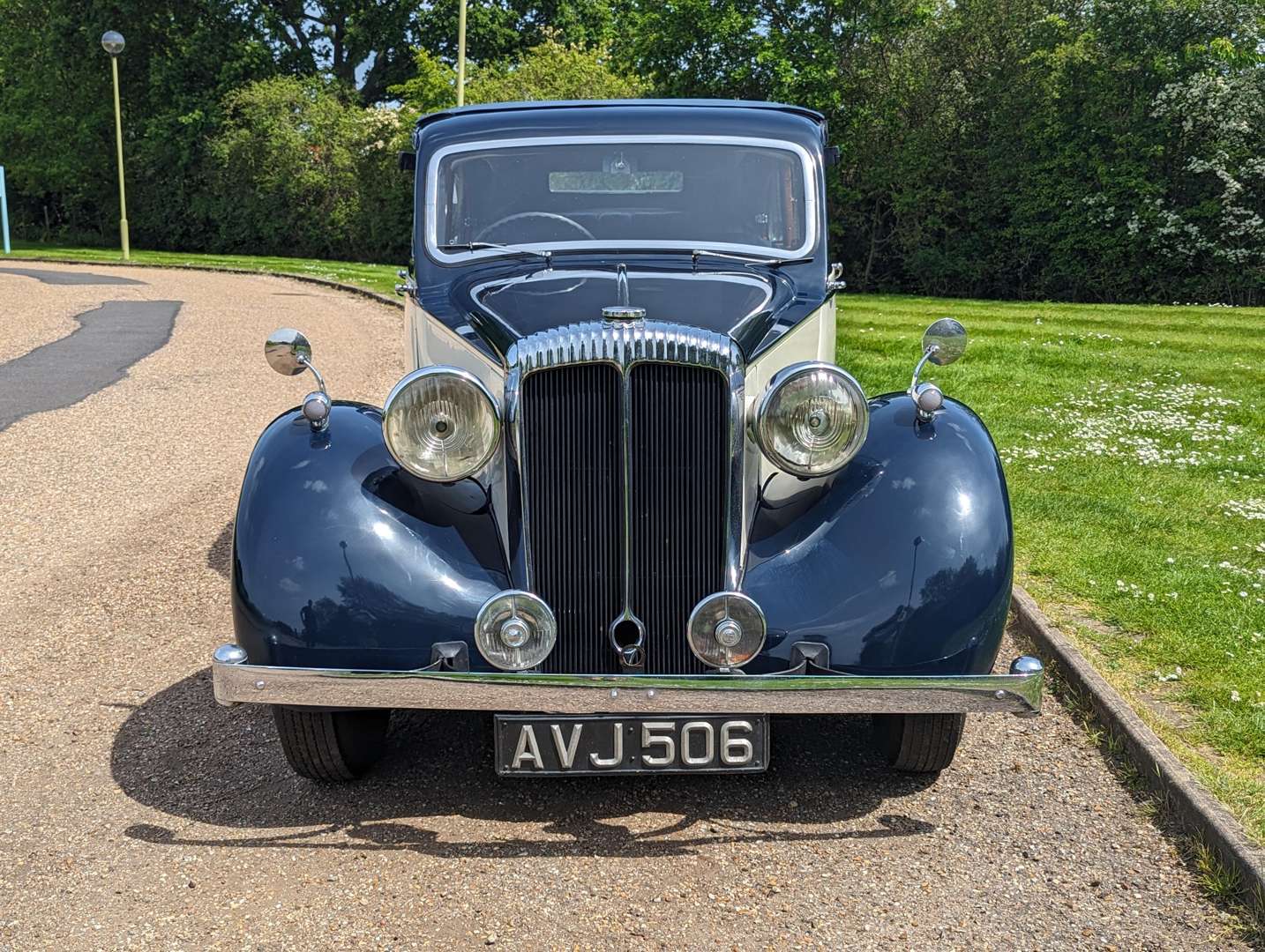 <p>1938 DAIMLER DB17 TICKFORD DROPHEAD</p>