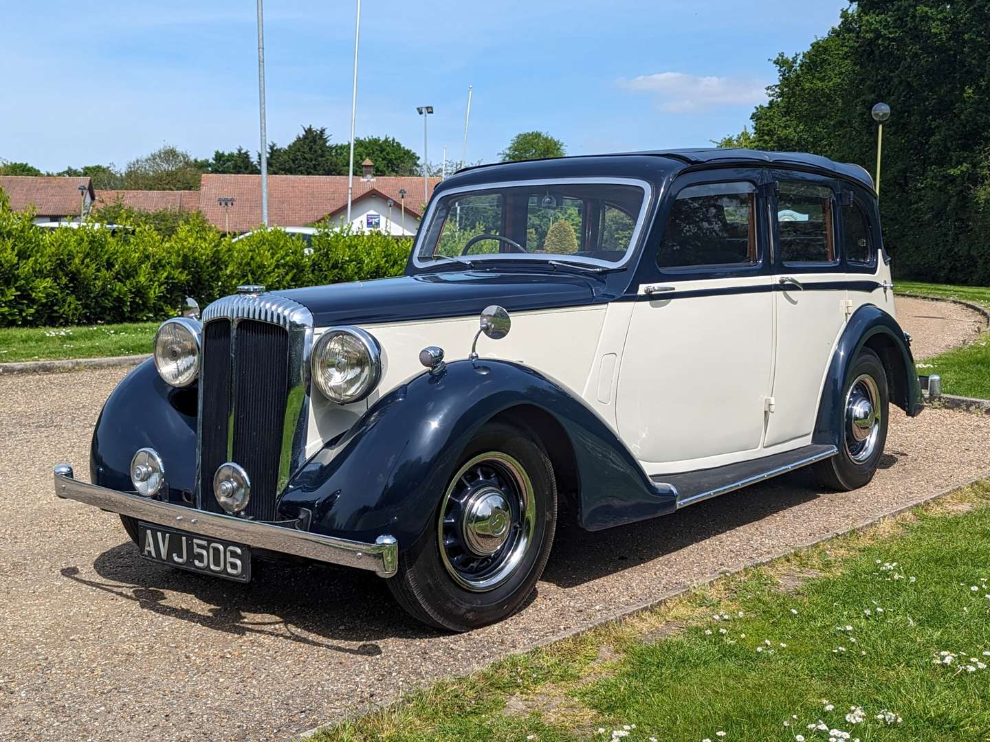 <p>1938 DAIMLER DB17 TICKFORD DROPHEAD</p>