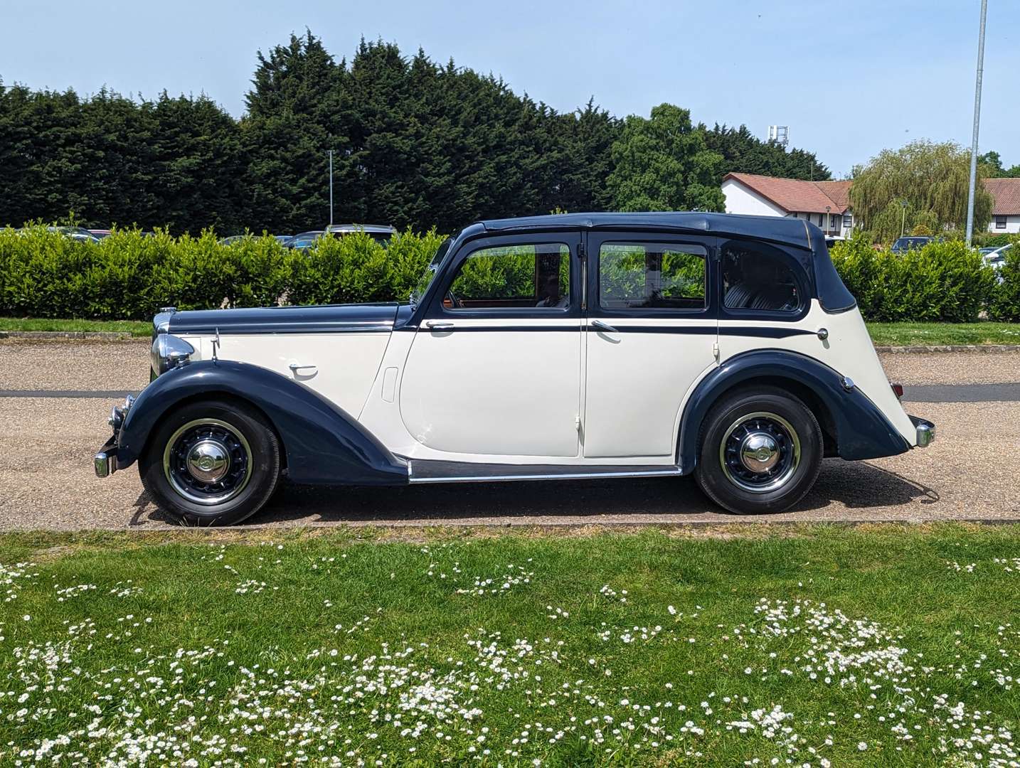 <p>1938 DAIMLER DB17 TICKFORD DROPHEAD</p>