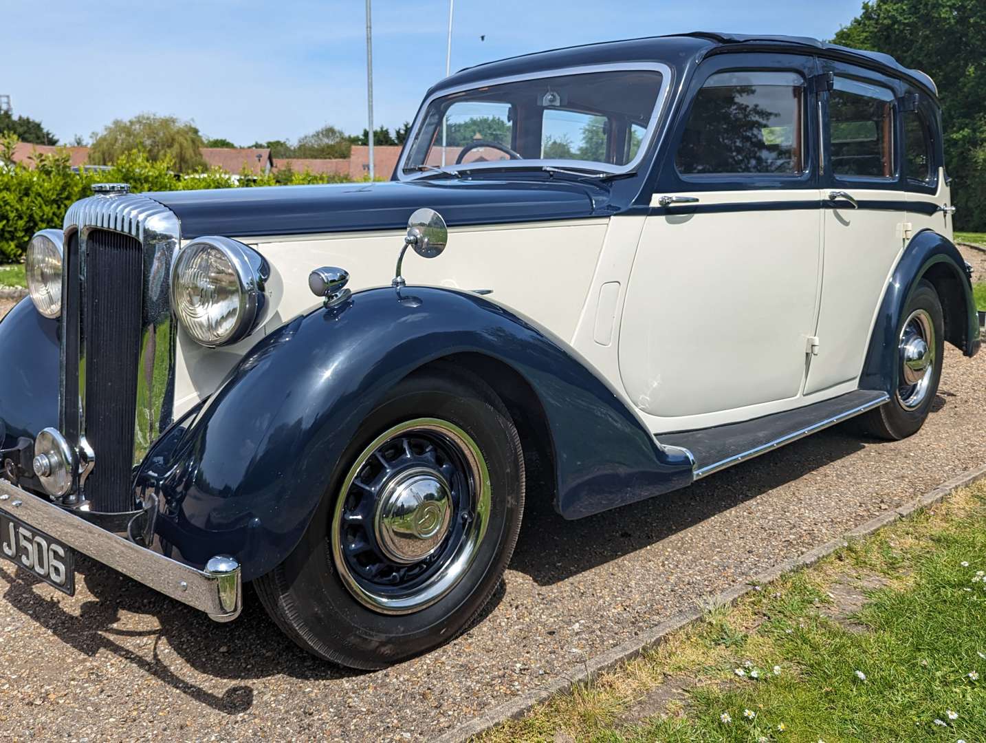 <p>1938 DAIMLER DB17 TICKFORD DROPHEAD</p>