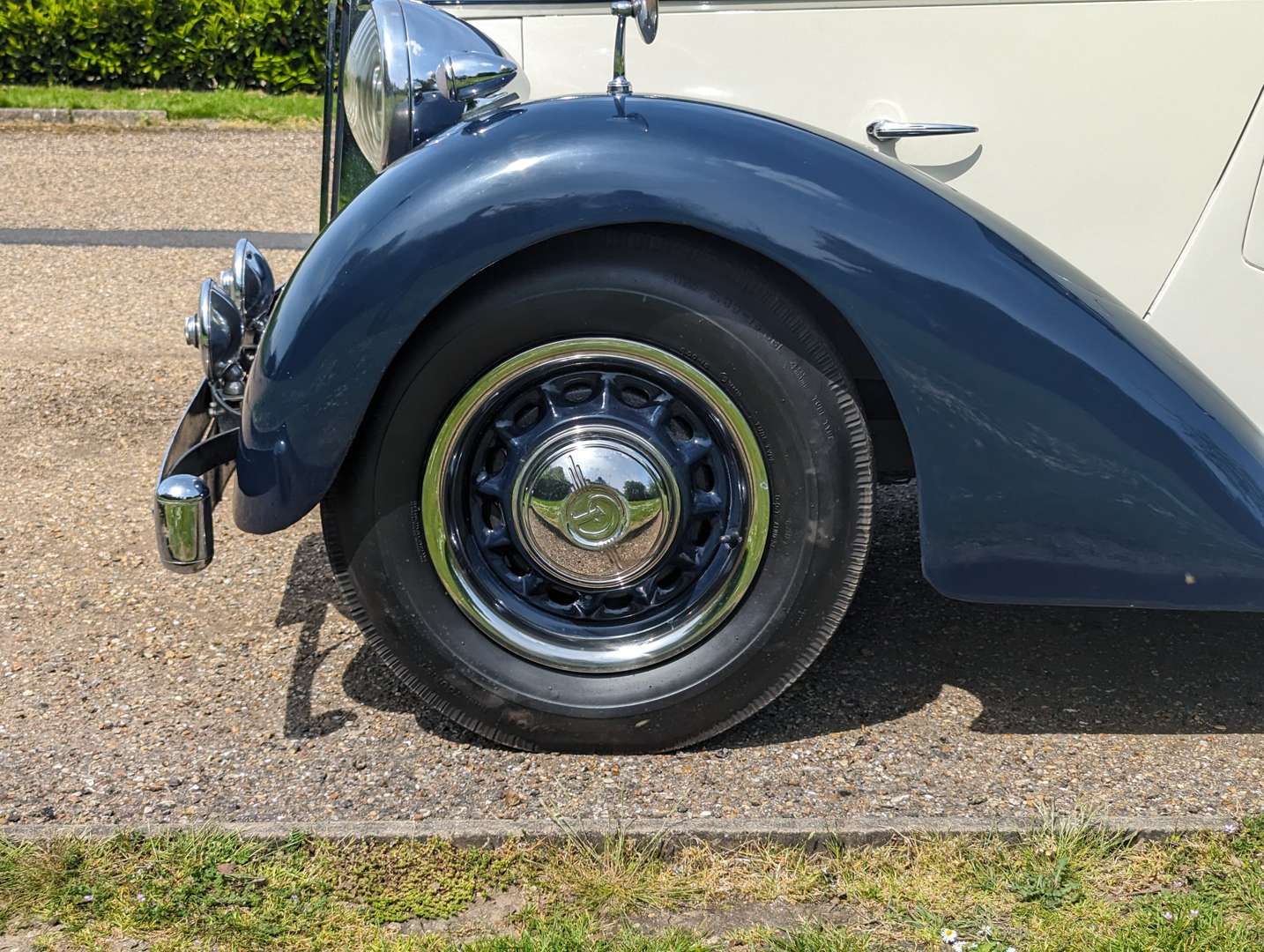 <p>1938 DAIMLER DB17 TICKFORD DROPHEAD</p>