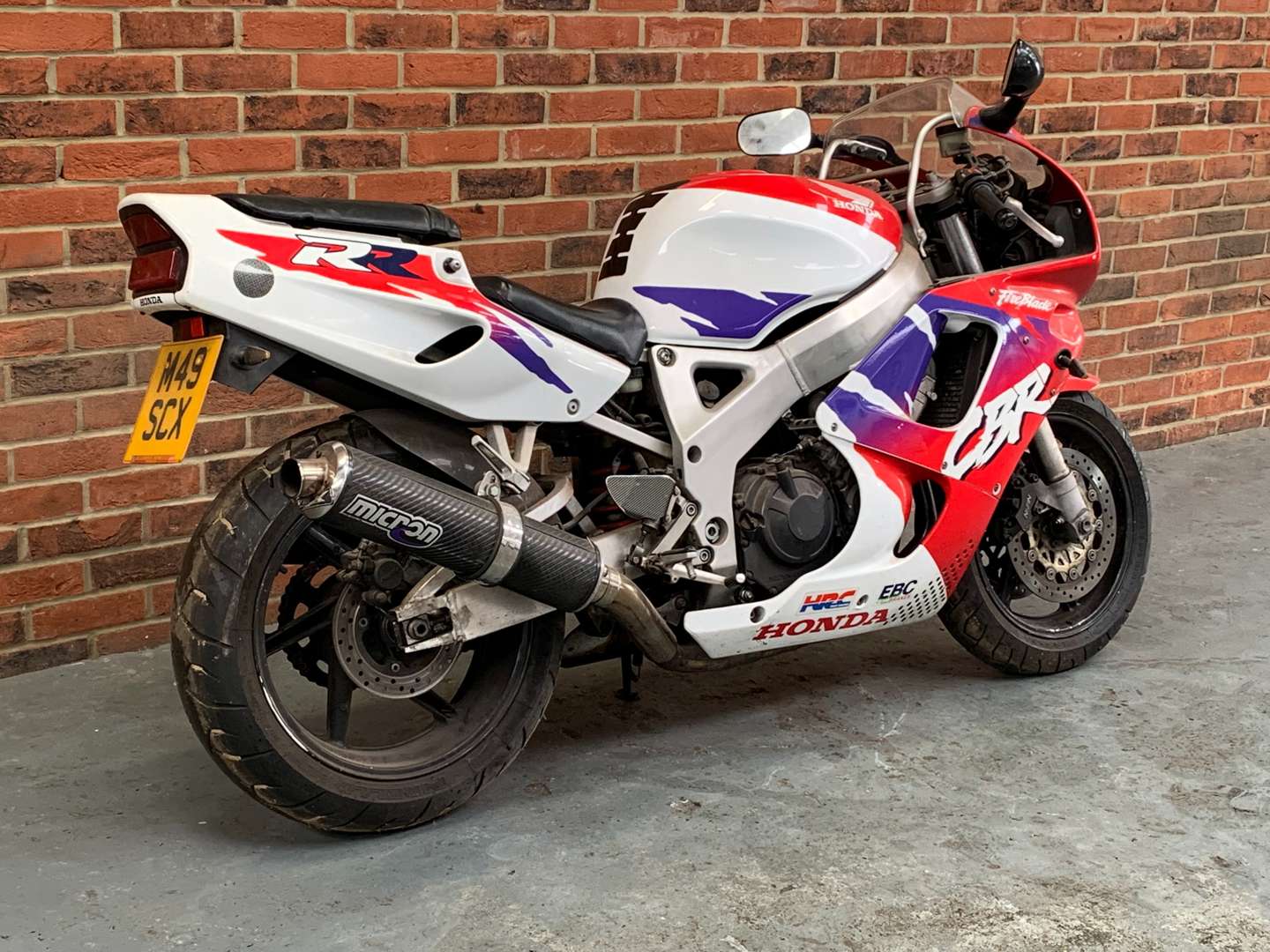 <p>1995 HONDA CBR 900RR FIREBLADE&nbsp;</p>