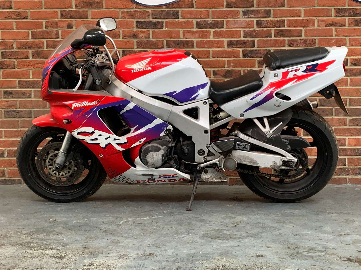 <p>1995 HONDA CBR 900RR FIREBLADE&nbsp;</p>