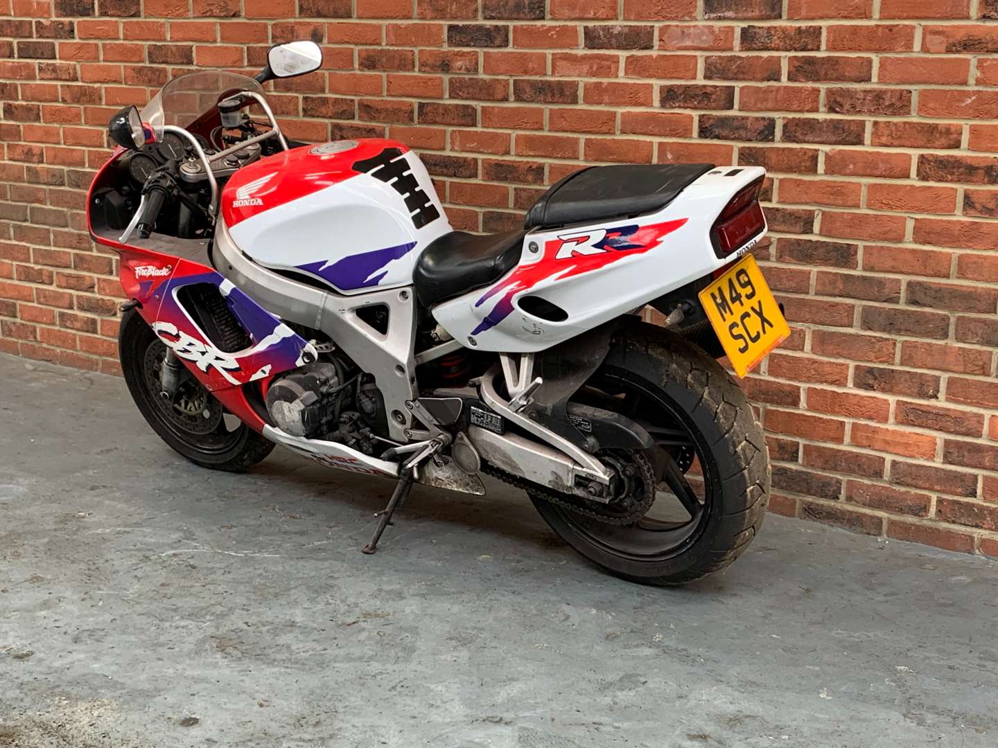 <p>1995 HONDA CBR 900RR FIREBLADE&nbsp;</p>