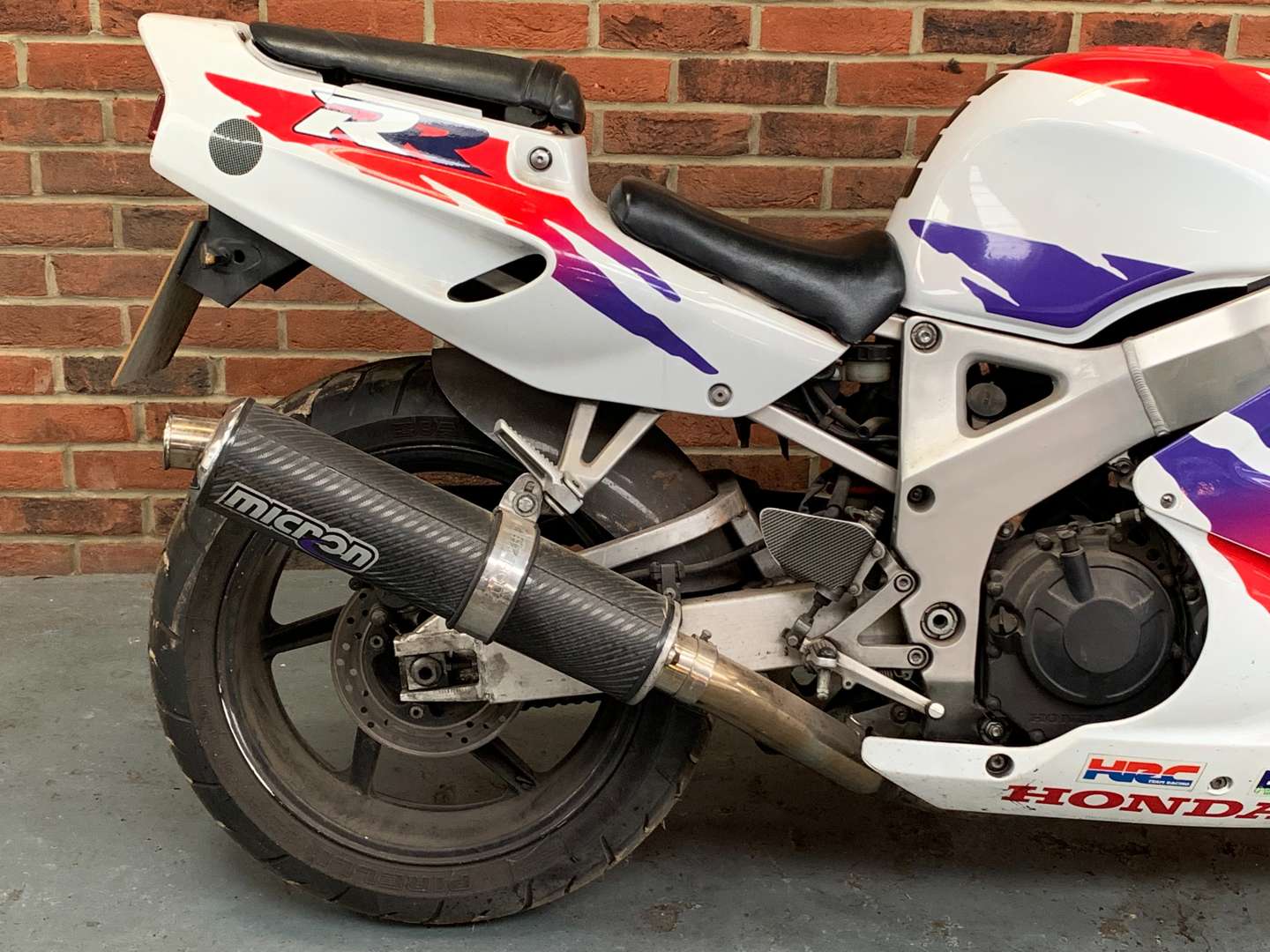 <p>1995 HONDA CBR 900RR FIREBLADE&nbsp;</p>