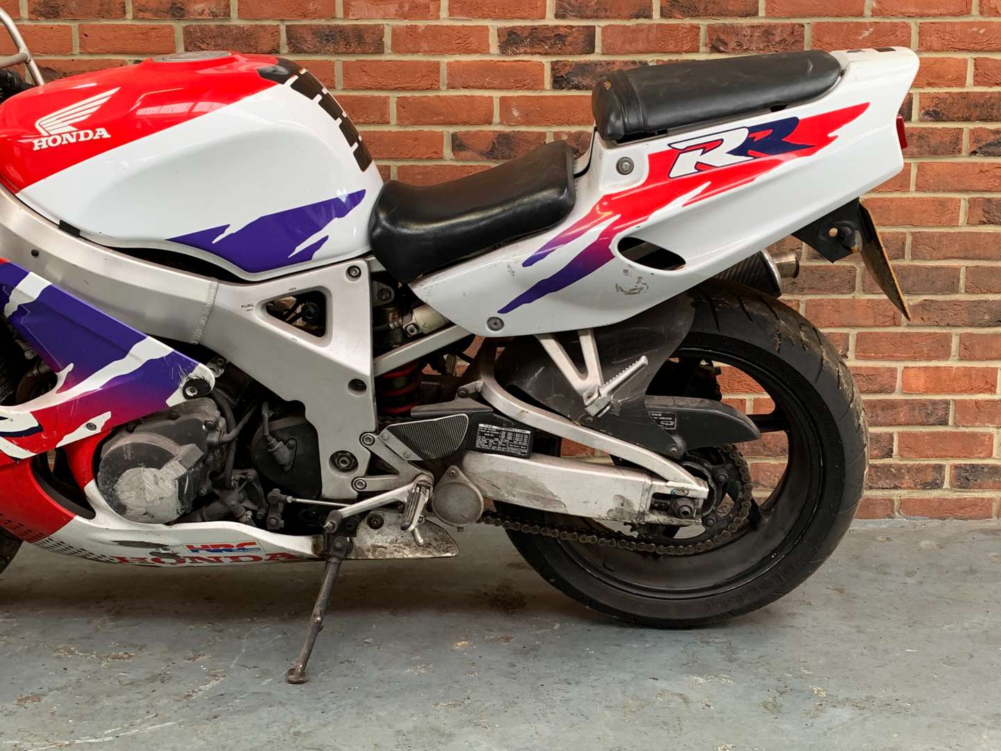 <p>1995 HONDA CBR 900RR FIREBLADE&nbsp;</p>